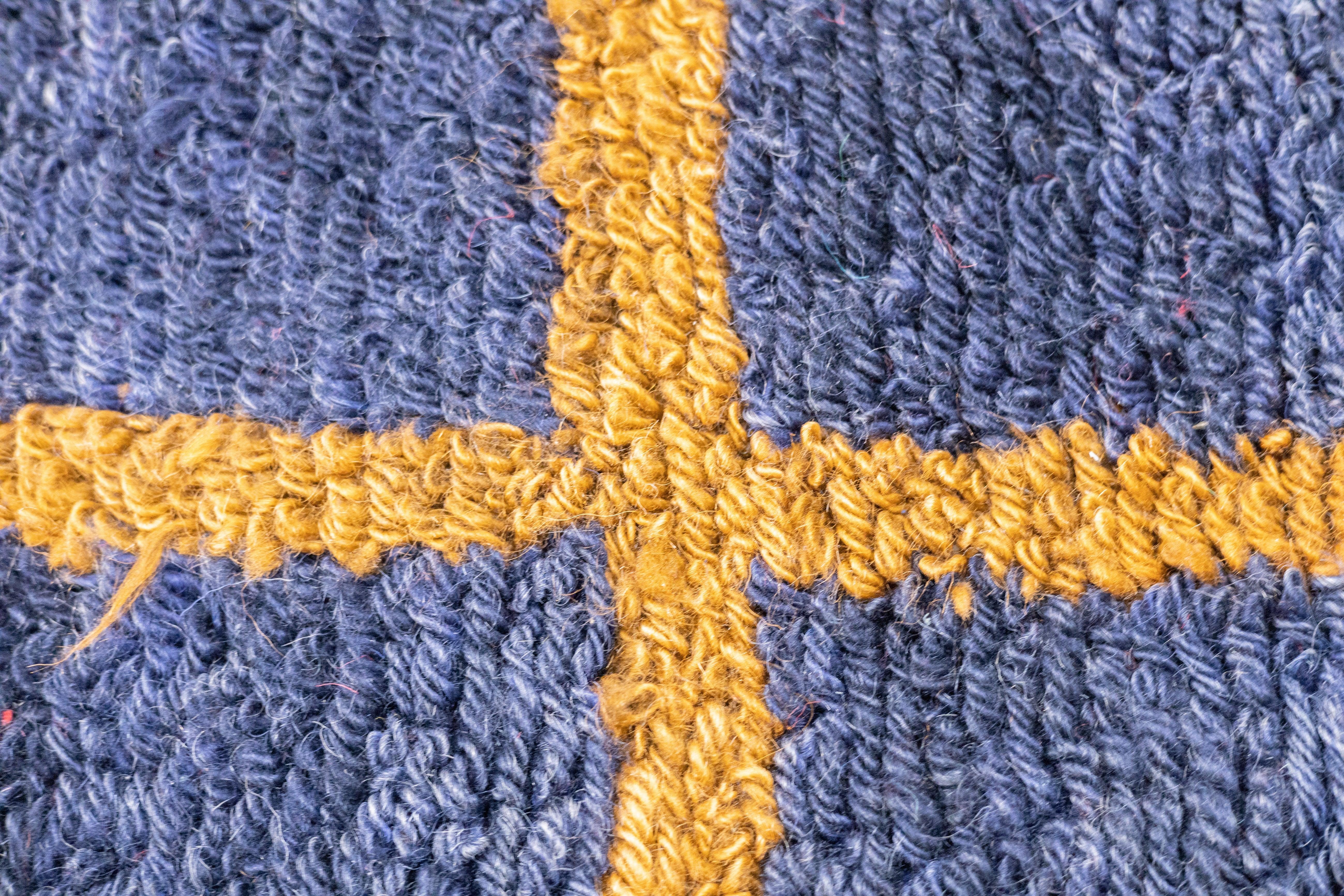 Vintage Swedish Rug 4'1'' x 4'10'' For Sale 4