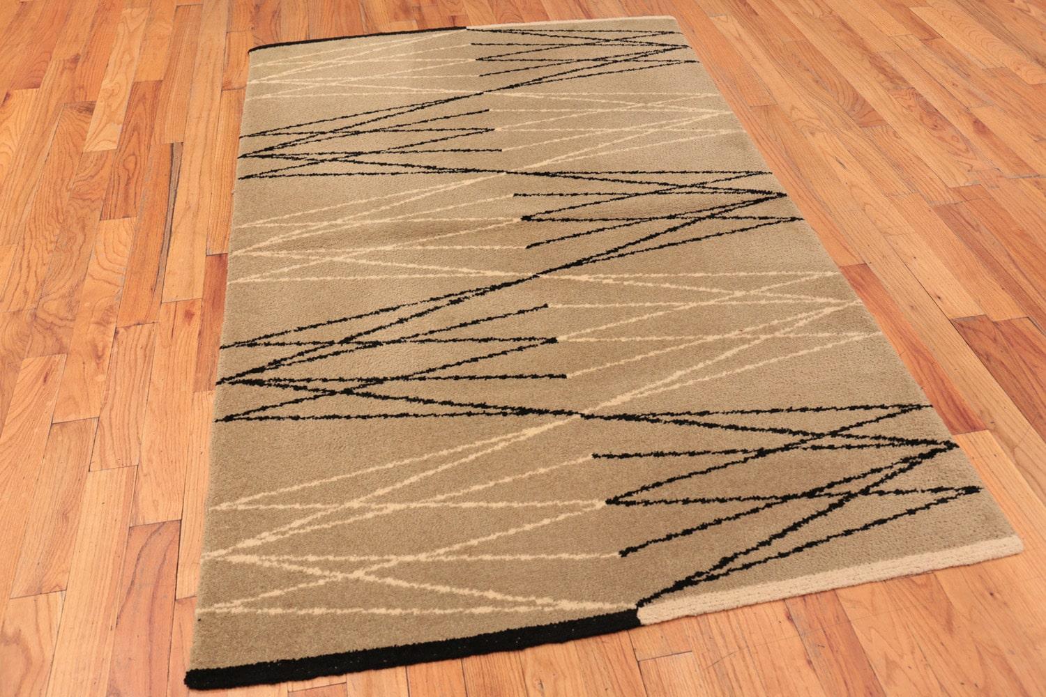 Mid-Century Modern Vintage Swedish Rug by Aina Kange. 4 ft 3 in x 6 ft 7 in For Sale