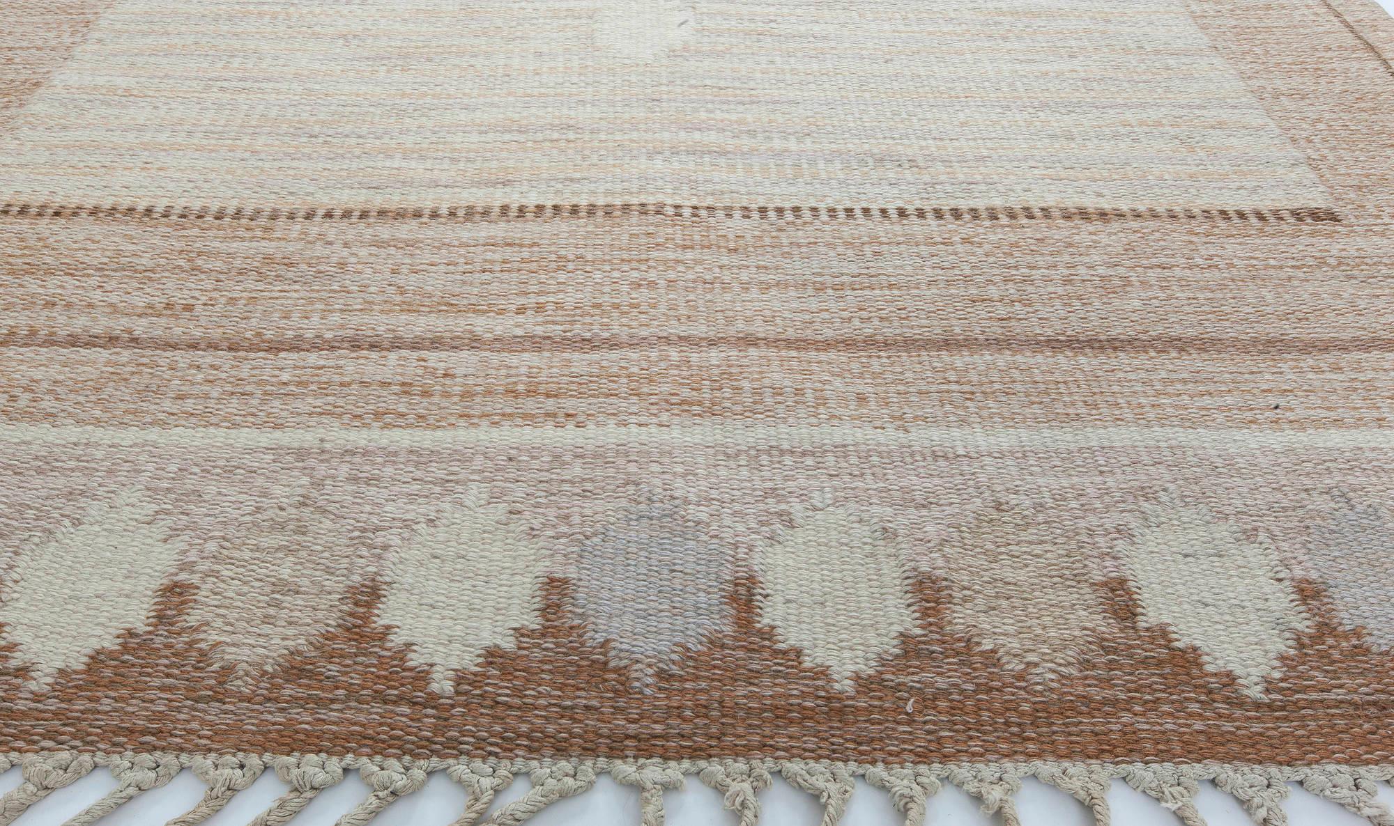 Vintage Swedish caramel rug by Ingegerd Silow. Woven signature to edge 'IS'
Size: 4'4