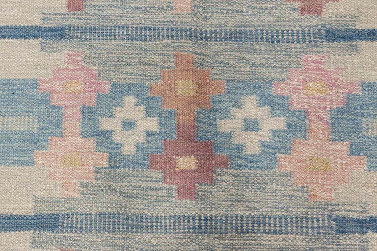 Vintage Swedish rug by Ingegerd Silow. Woven signature on blue border 'IS'
Size: 5'6