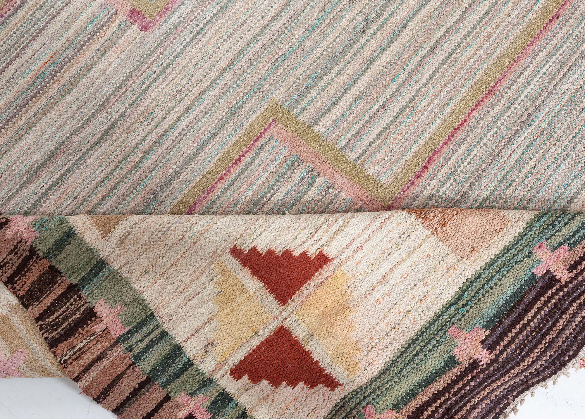 Schwedischer Vintage-Teppich im Zustand „Gut“ im Angebot in New York, NY
