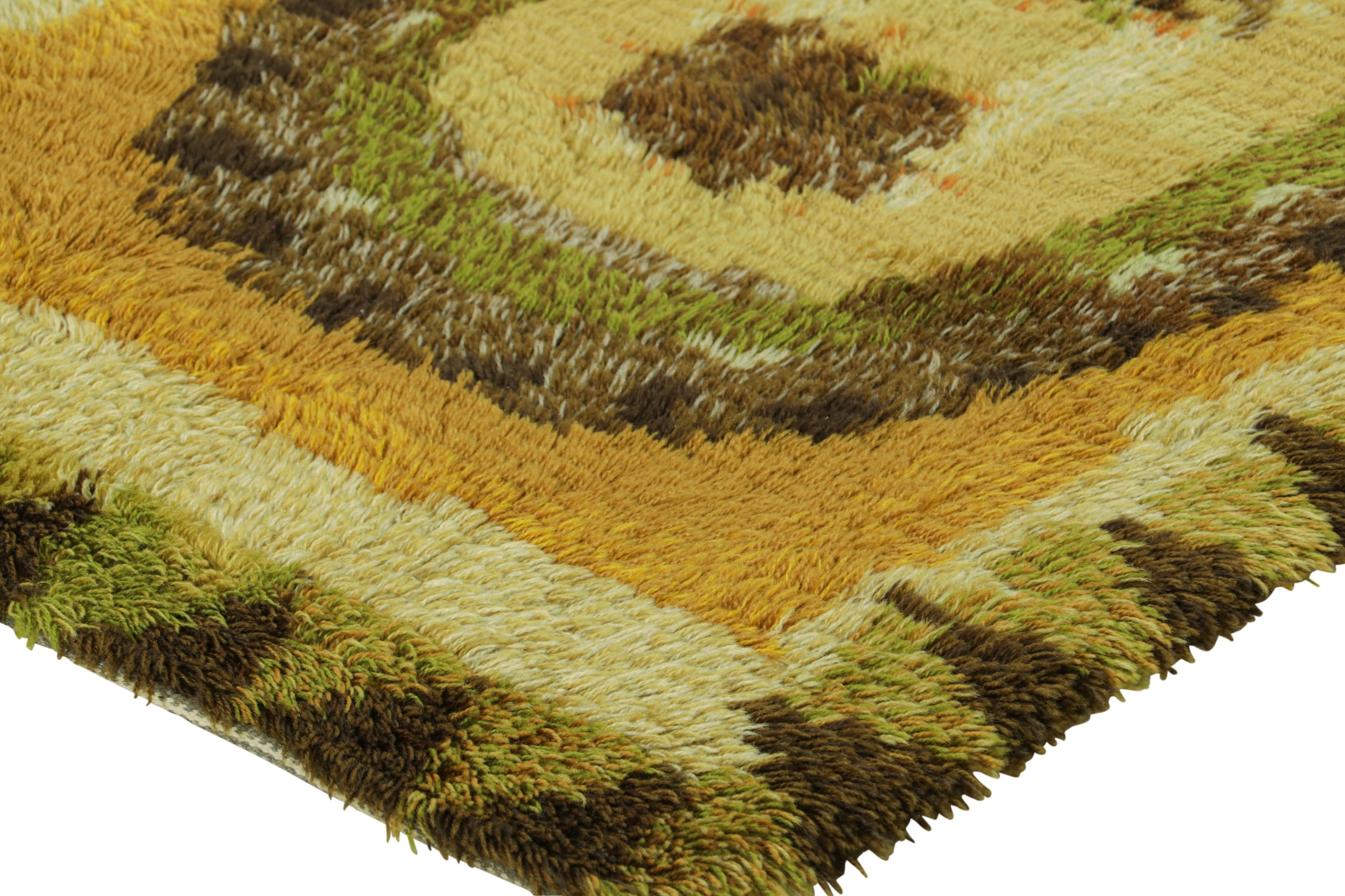 Alfombra Sueca Vintage Verde-Marrón con Dibujo Geométrico  Rug & Kilim mediados del siglo XX en venta