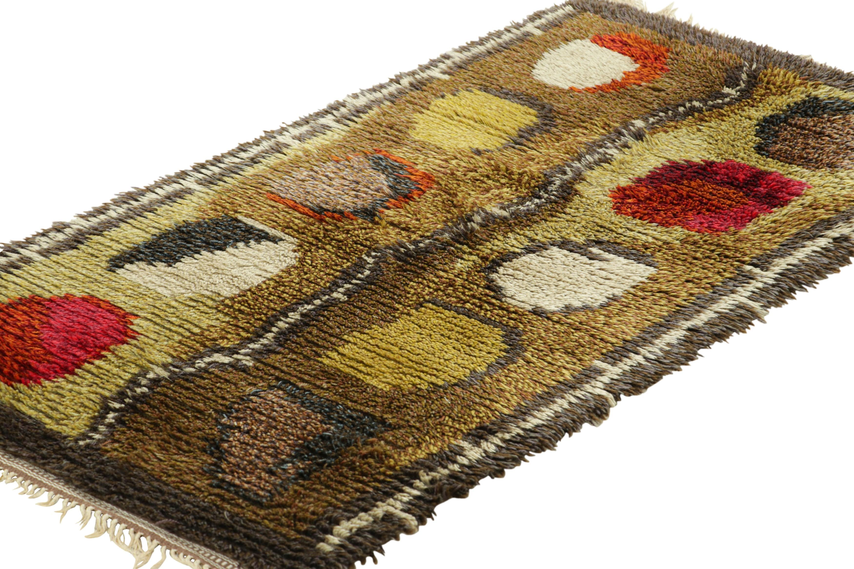 Alfombra Sueca Vintage Roja y Verde con Dibujo Geométrico  Rug & Kilim Anudado a mano en venta