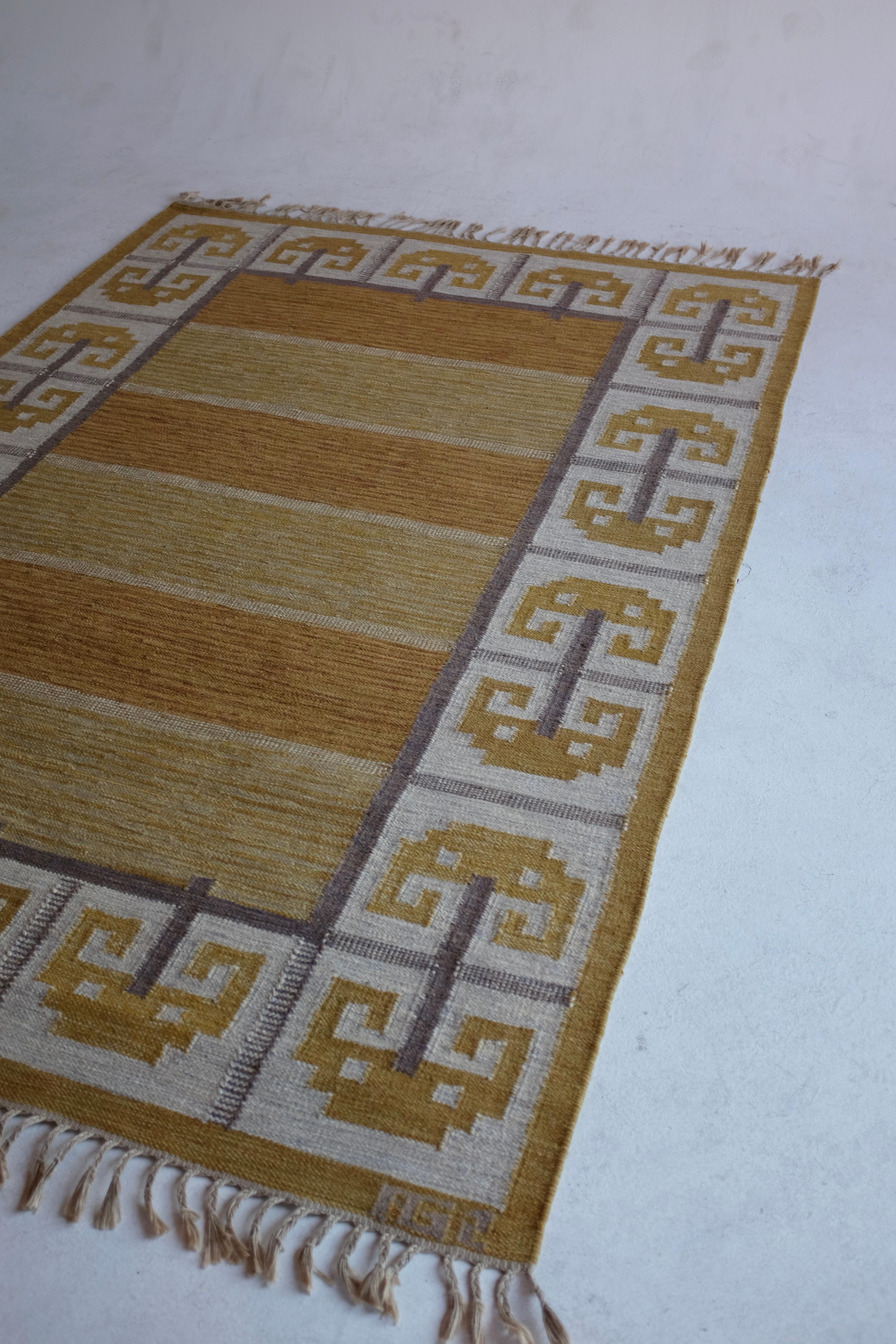 Schwedischer Vintage-Kilim-Teppich mit dem Design 