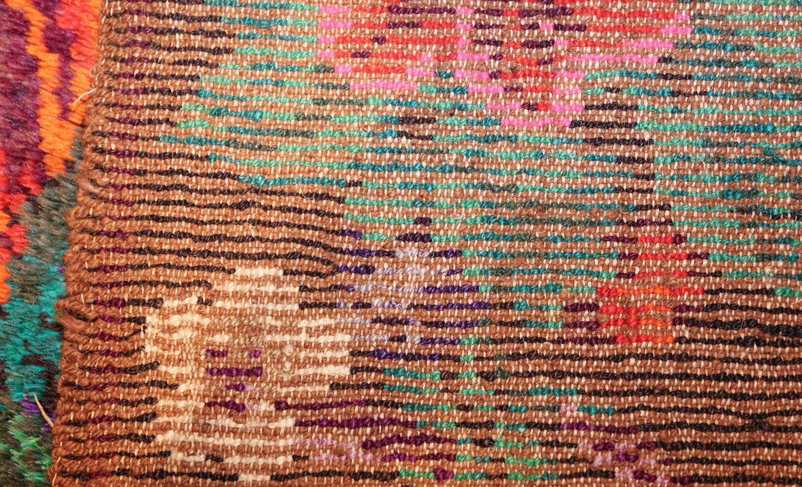 20ième siècle Tapis suédois à poils longs à motif floral fleuri audacieux, 4'1