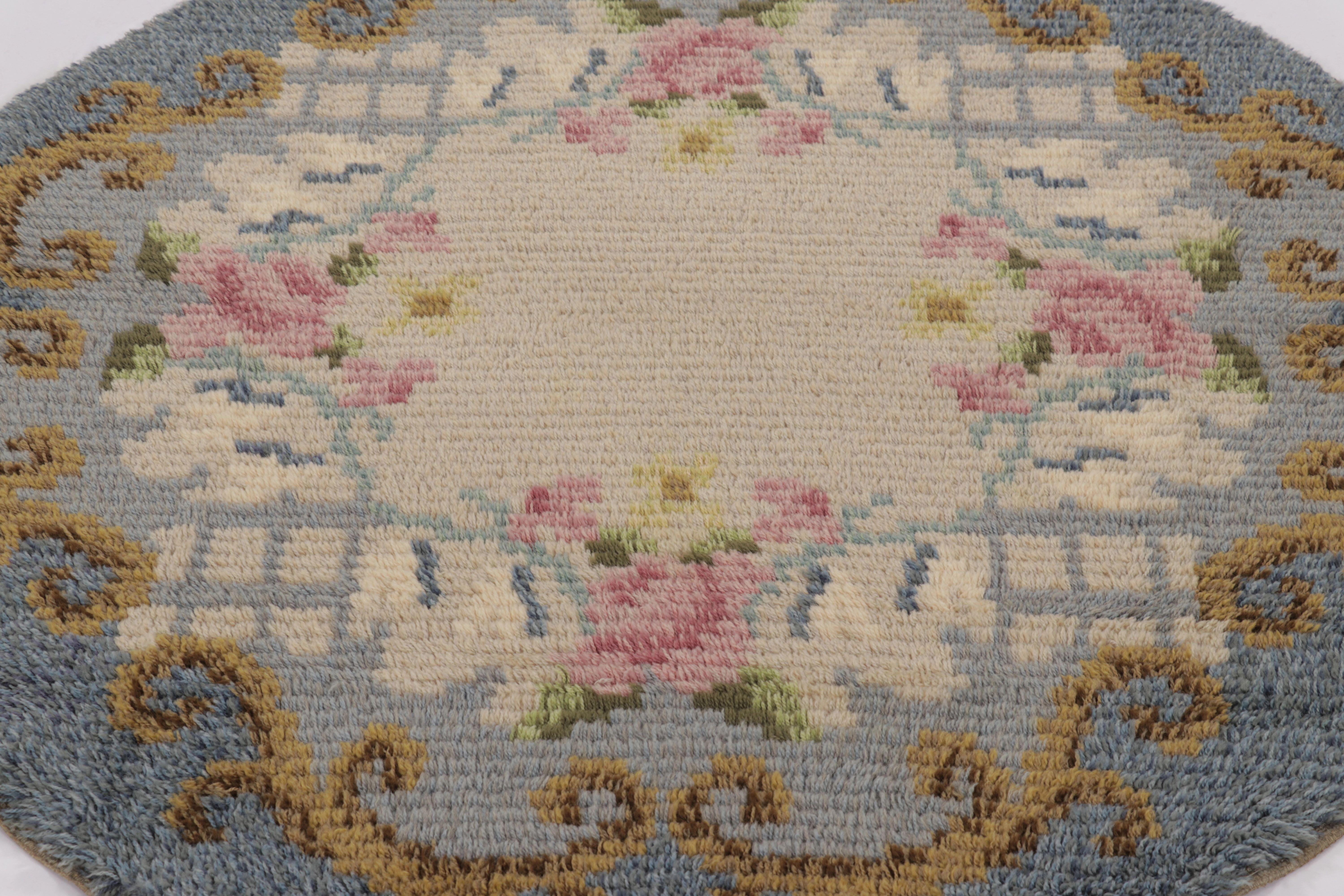 Vintage Swedish Rya Circle Rug, Buntes skandinavisches Blumenmuster-Rug & Kilim im Zustand „Gut“ im Angebot in Long Island City, NY