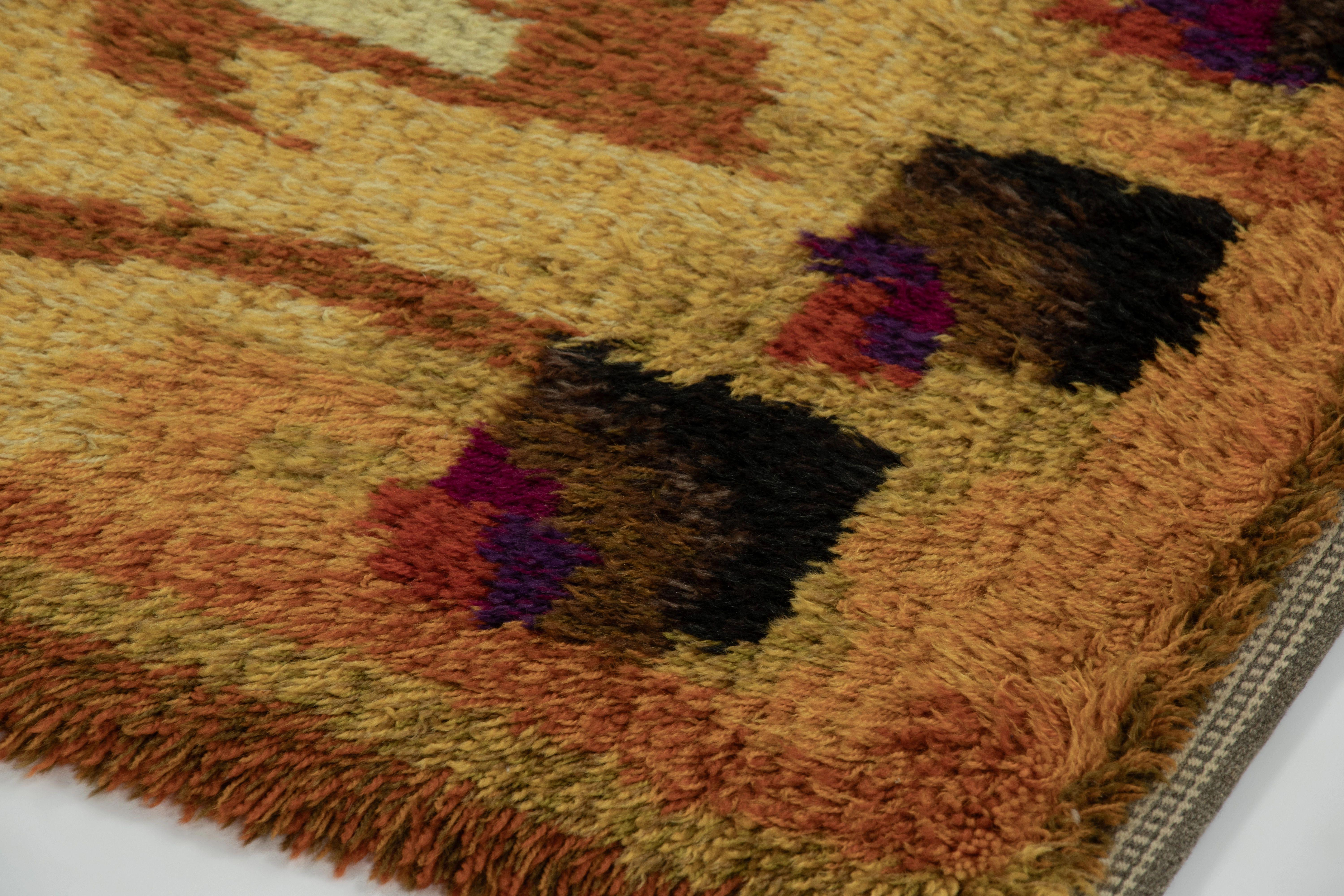 Hand-knotted in high-pile wool in Sweden circa 1960-1970, this 3x6 vintage Swedish Rya rug is a bold new addition to Rug 
Kilim’s curation of iconic, collectible mid-century Scandinavian rugs of this provenance.

On the Design:

Connoisseurs