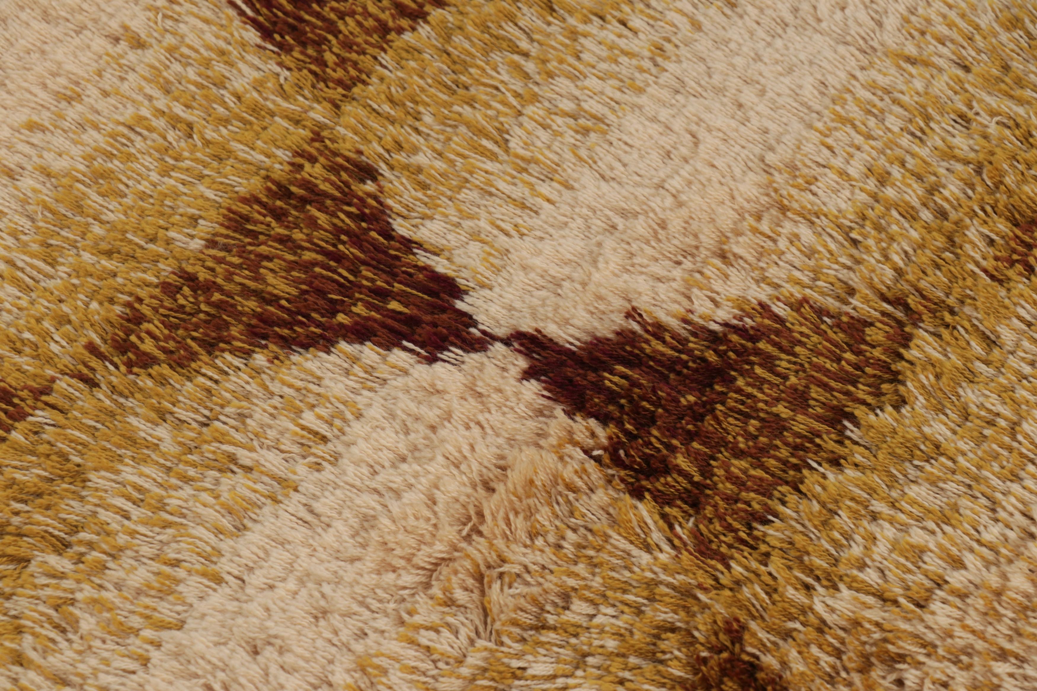 Alfombra Vintage Sueca Rya, Beige-Marrón Patrón Geométrico Escandinavo -Rug & Kilim en Bueno estado para la venta en Long Island City, NY