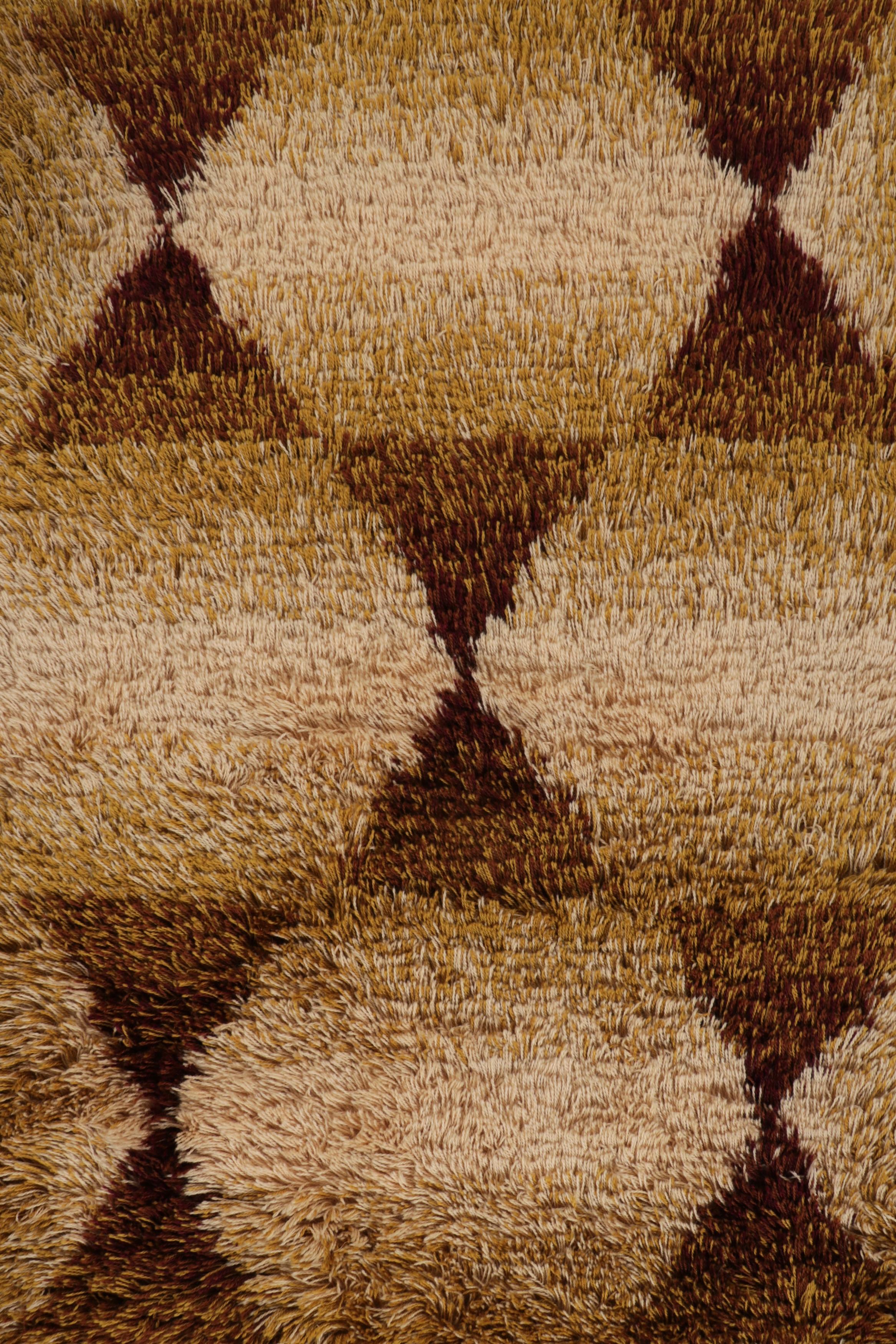 Alfombra Vintage Sueca Rya, Beige-Marrón Patrón Geométrico Escandinavo -Rug & Kilim mediados del siglo XX en venta
