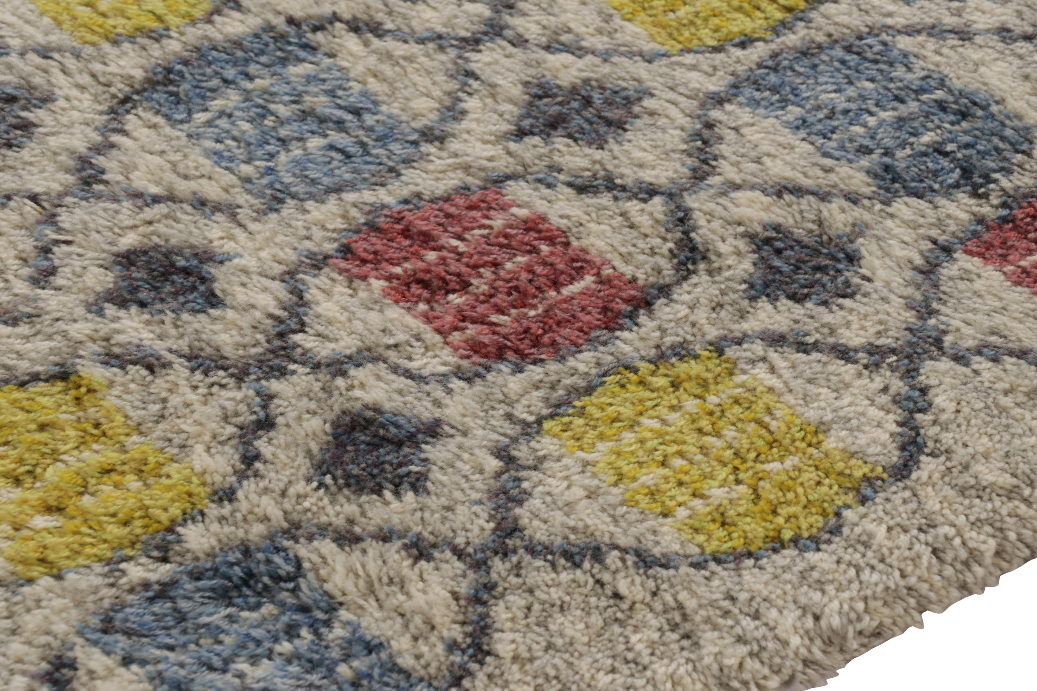 Schwedischer Vintage-Rya-Teppich, Beige mit bunter skandinavischer Geometrie - Rug & Kilim (Stammeskunst) im Angebot