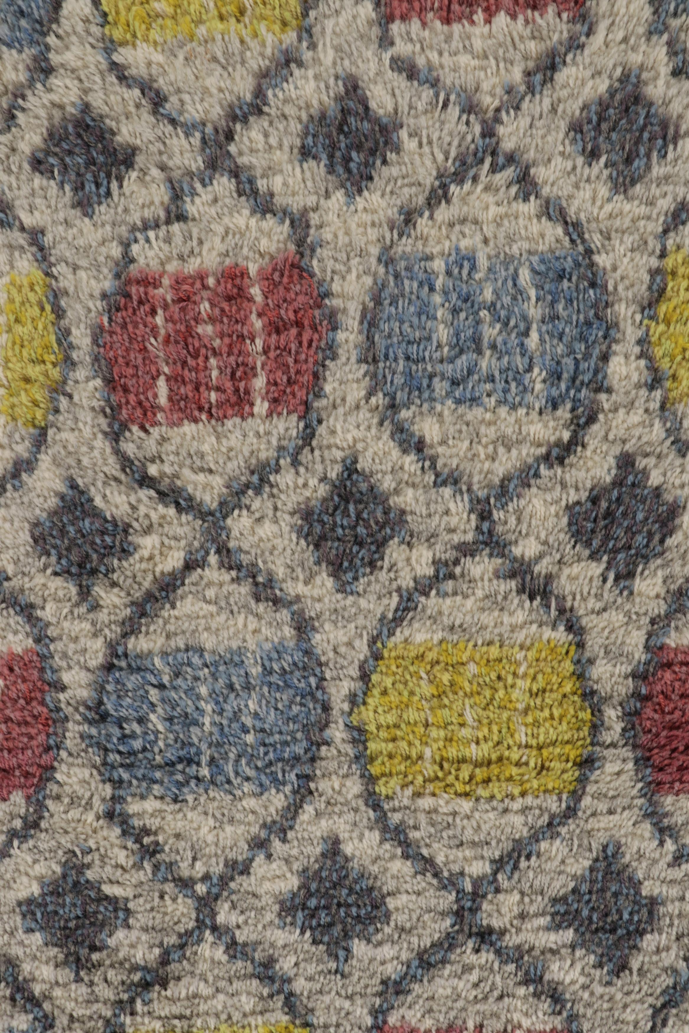 Schwedischer Vintage-Rya-Teppich, Beige mit bunter skandinavischer Geometrie - Rug & Kilim (Handgeknüpft) im Angebot