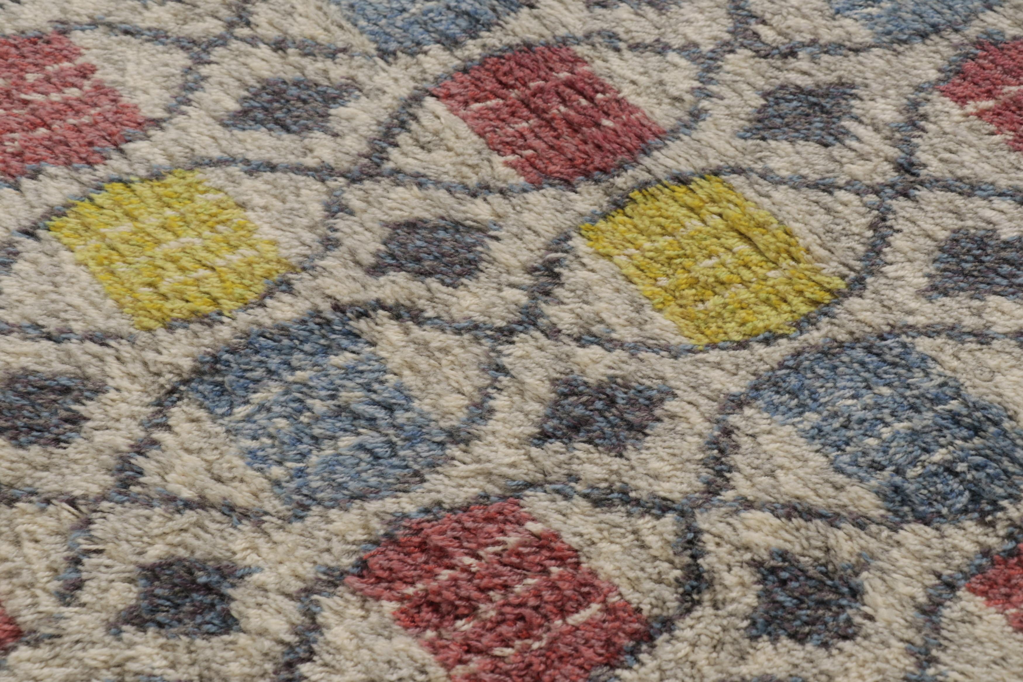 Schwedischer Vintage-Rya-Teppich, Beige mit bunter skandinavischer Geometrie - Rug & Kilim im Zustand „Gut“ im Angebot in Long Island City, NY