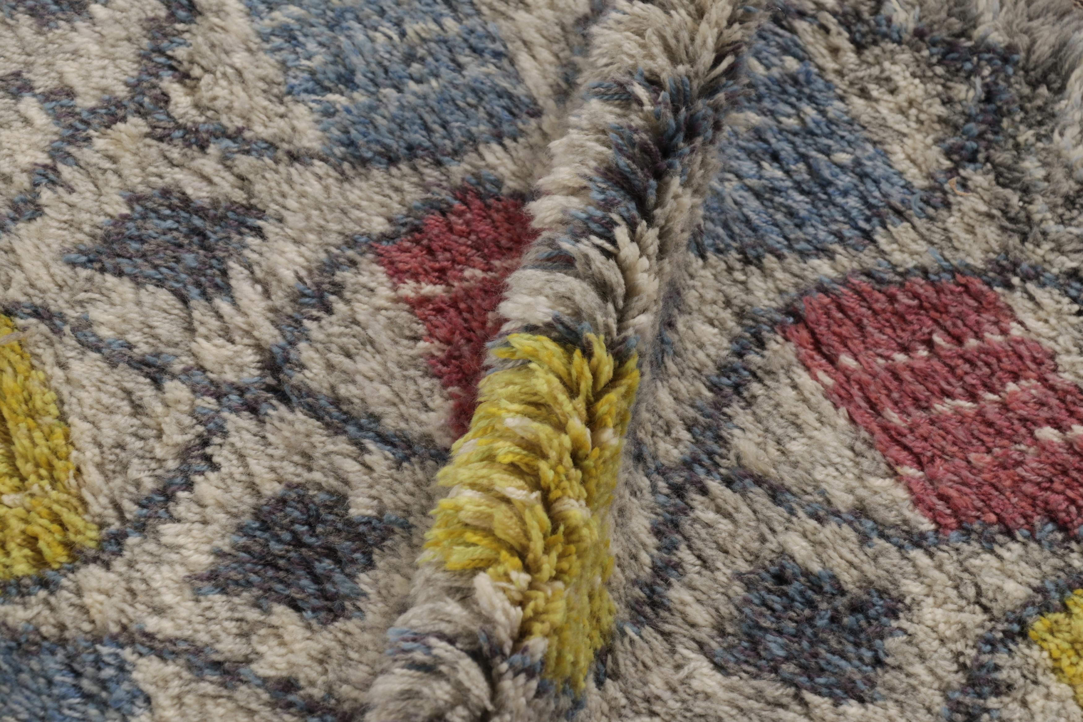 Schwedischer Vintage-Rya-Teppich, Beige mit bunter skandinavischer Geometrie - Rug & Kilim (Mitte 17. Jahrhundert) im Angebot