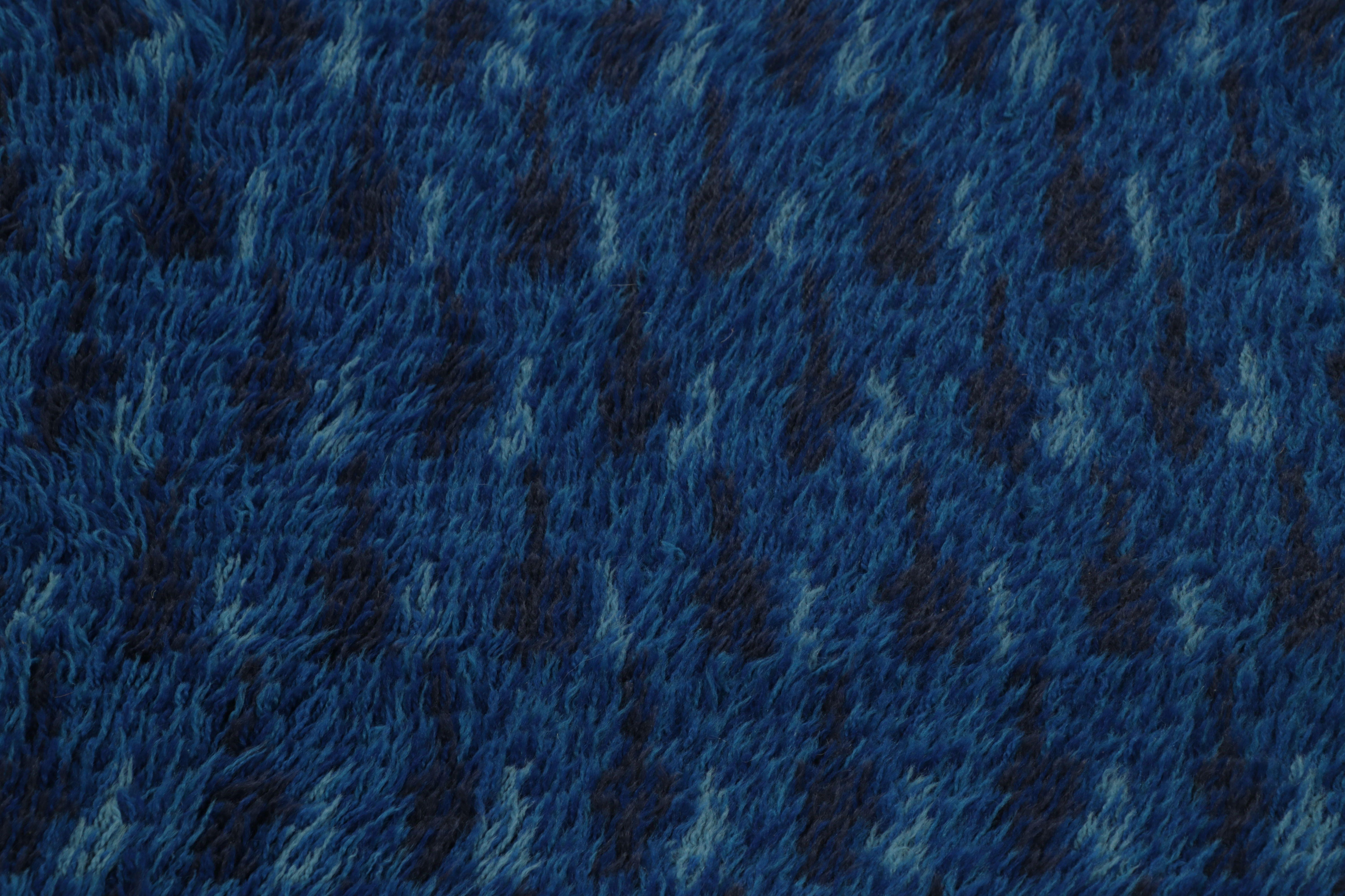 Laine Tapis suédois vintage Rya, motifs scandinaves bleus et noirs - Rug & Kilim en vente