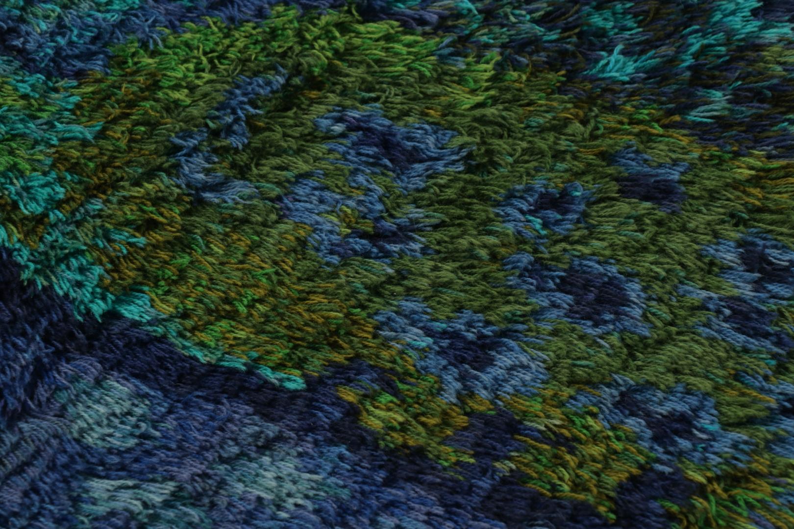 Noué à la main Tapis Rya suédois vintage, motif scandinave bleu et vert - Rug & Greene en vente