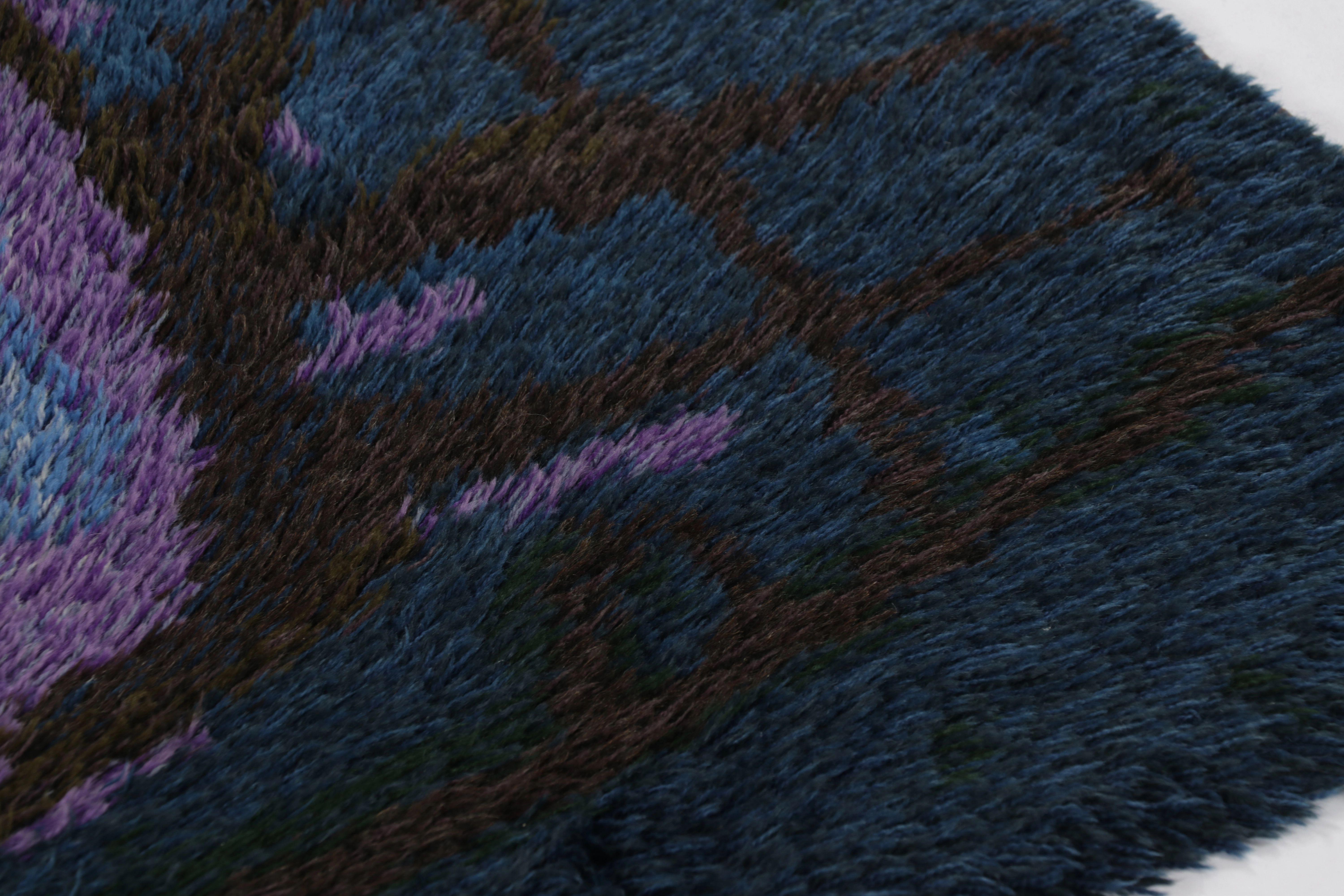 Schwedischer Vintage-Rya-Teppich, blau mit skandinavischen abstrakten Mustern - Rug & Kilim (Mitte des 20. Jahrhunderts) im Angebot