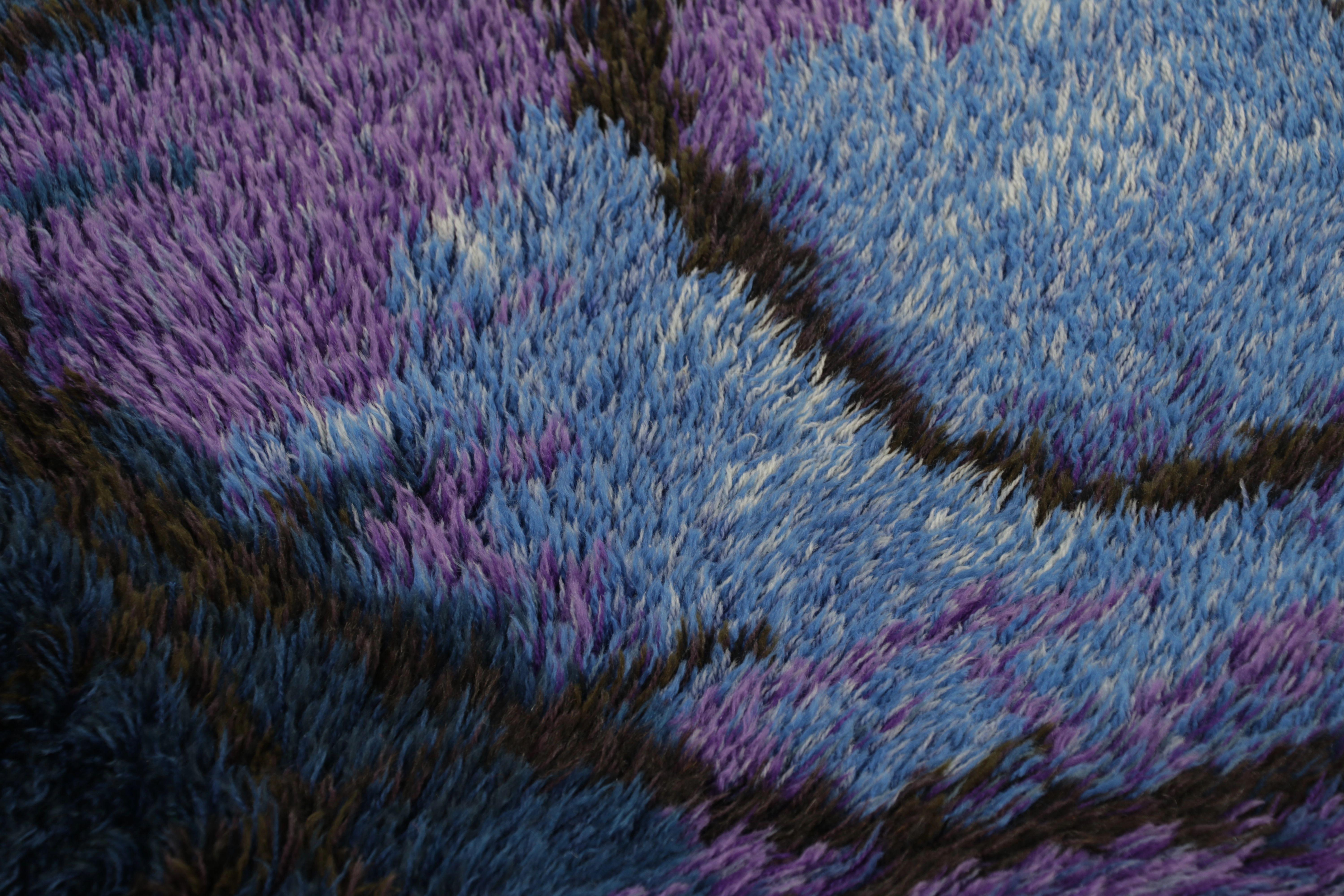 Schwedischer Vintage-Rya-Teppich, blau mit skandinavischen abstrakten Mustern - Rug & Kilim (Wolle) im Angebot