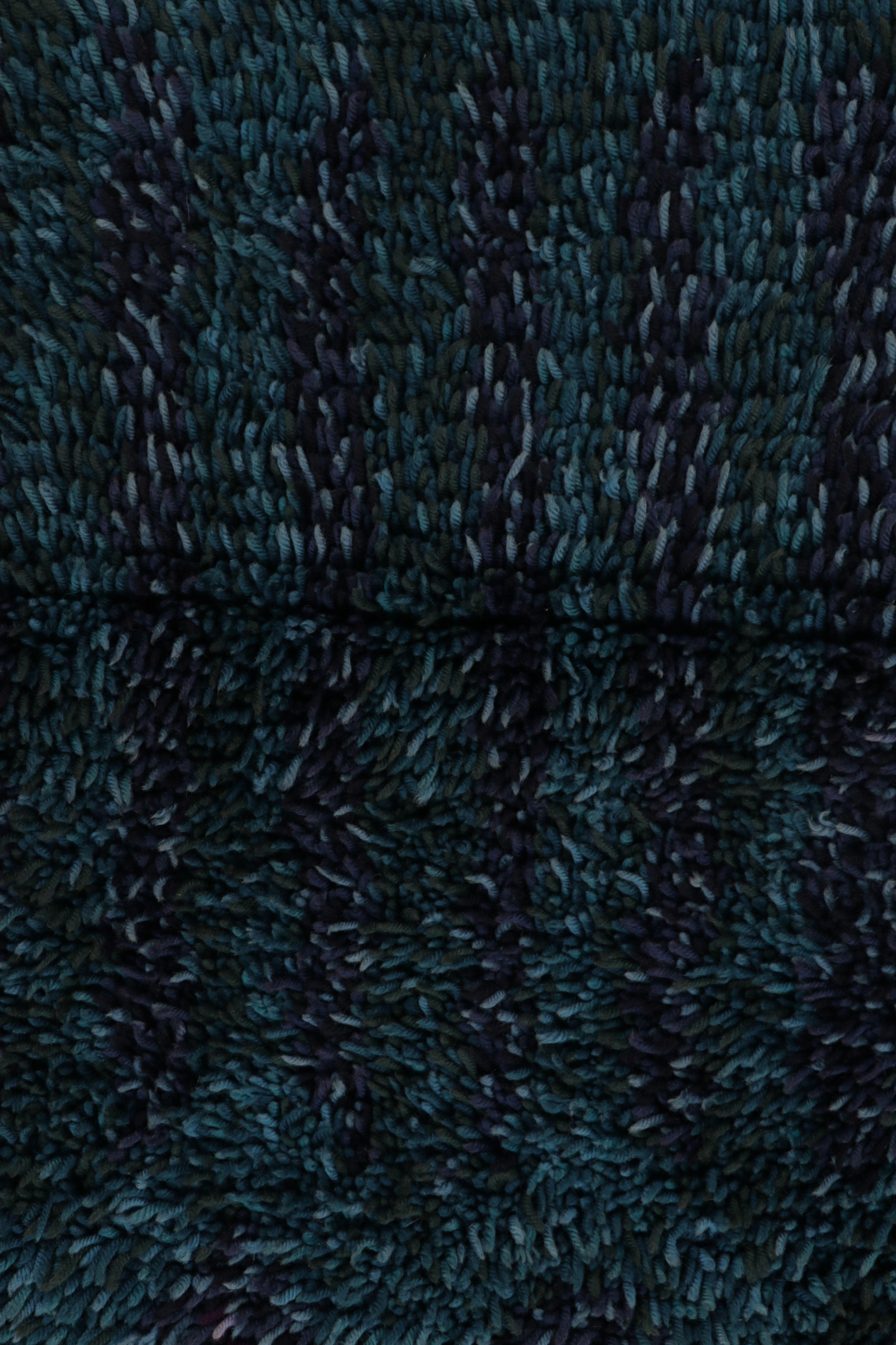  Dieser schwedische Rya-Teppich im Format 3x5, handgeknüpft aus üppiger, hochfloriger Wolle in Schweden um 1960-1970, ist eine kühne neue Ergänzung zu Rug & Kilims Auswahl an kultigen, sammelwürdigen skandinavischen Teppichen dieser Provenienz aus