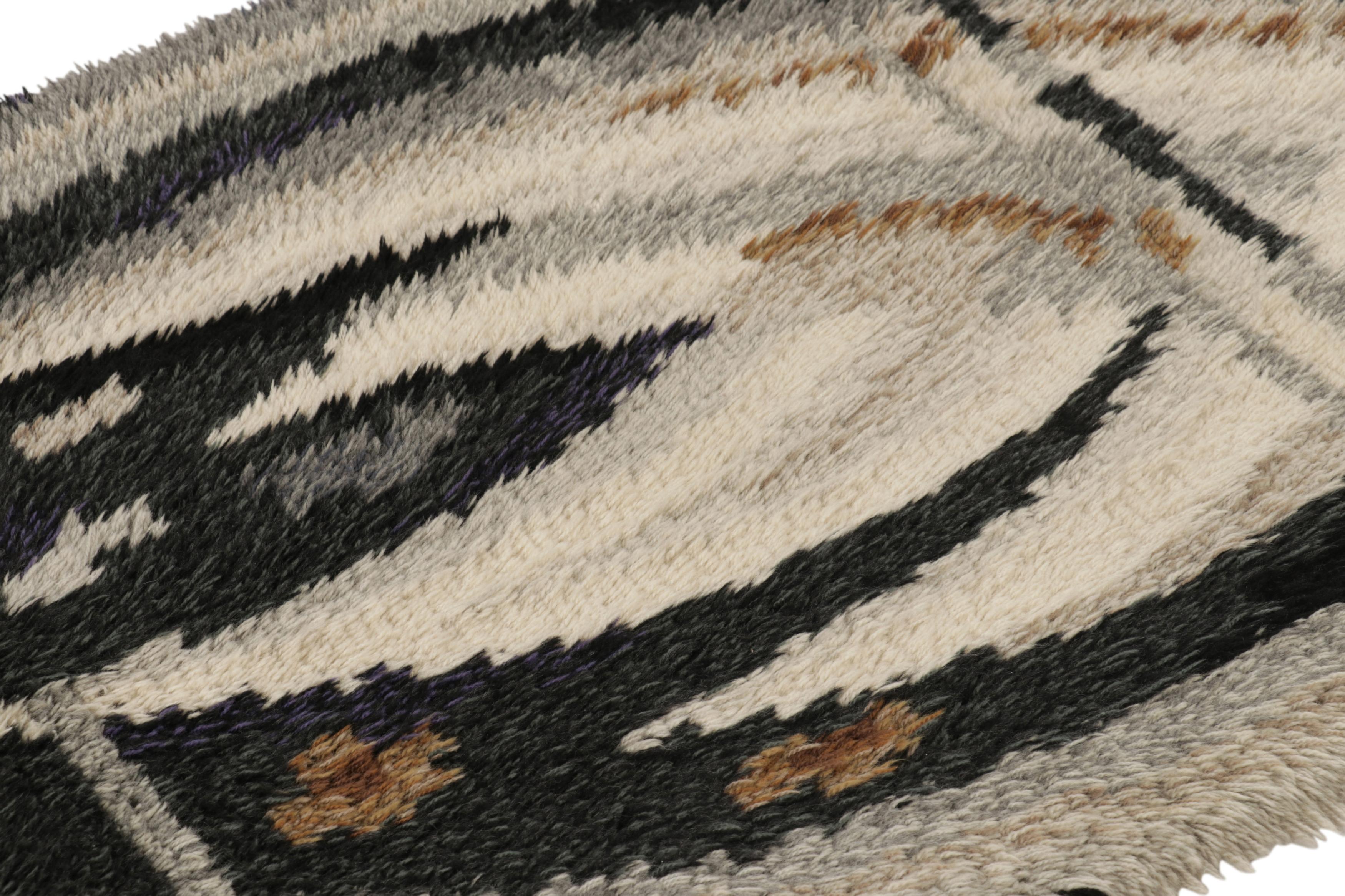 Vintage Swedish Rya Rug, Bold Gray Scandinavian Geometric Patterns - Rug & Kilim In Good Condition For Sale In Long Island City, NY