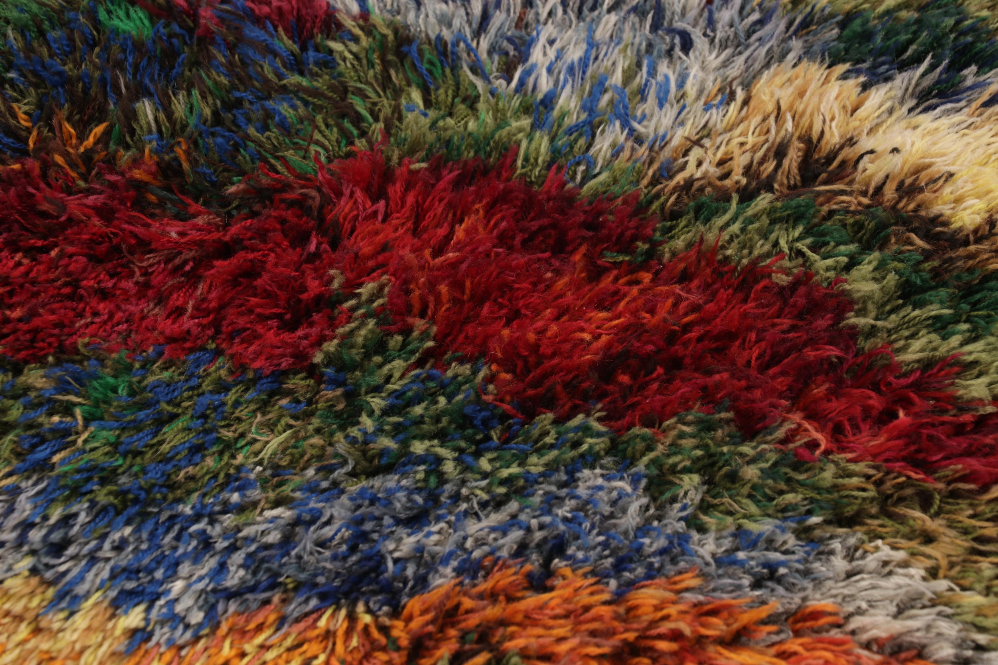 Tappeto vintage svedese Rya, audace policromia scandinava astratta - Rug & Kilim In condizioni buone in vendita a Long Island City, NY