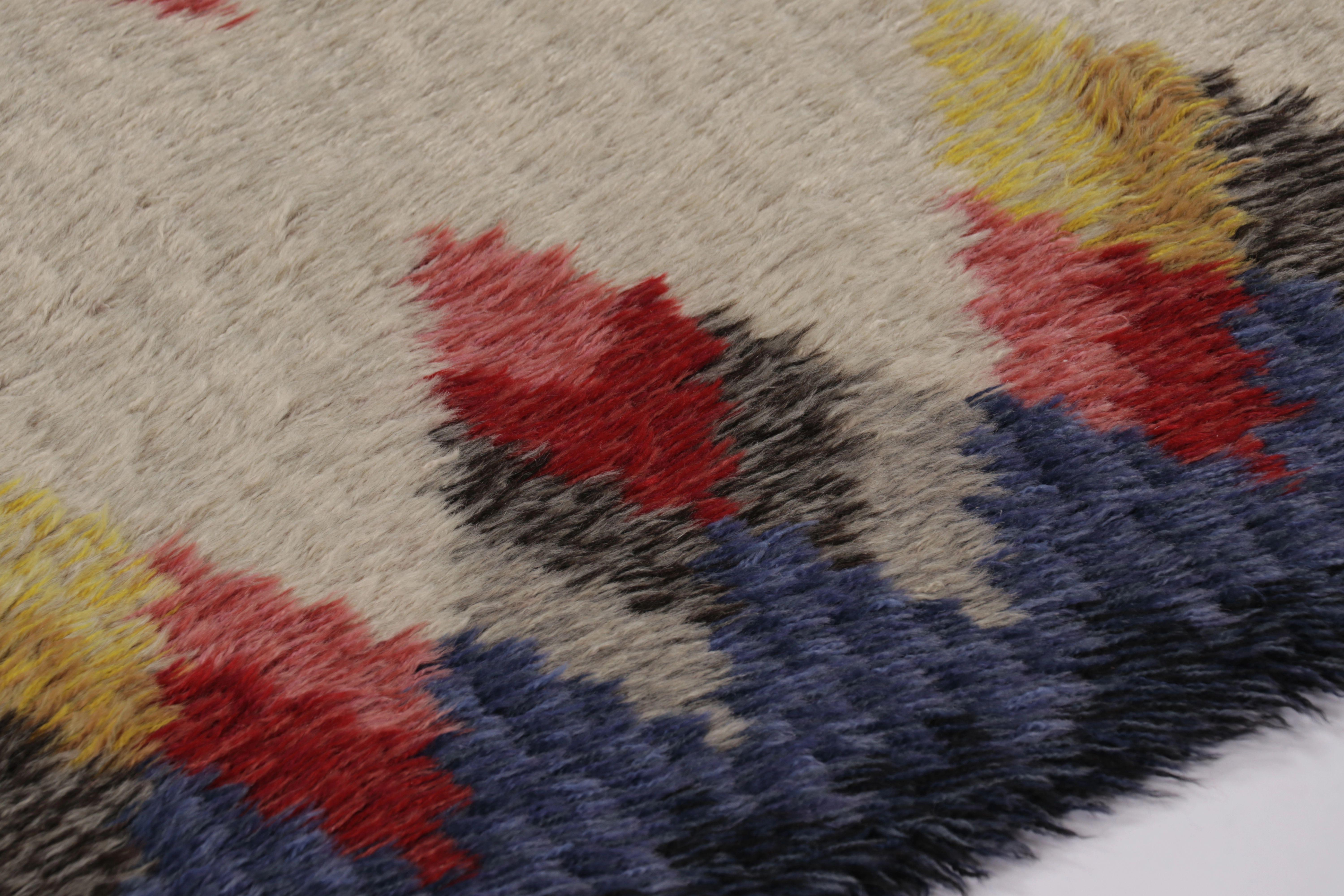 Vintage Swedish Rya Rug, Bold Scandinavian Geometric Medallions - Rug & Kilim In Good Condition For Sale In Long Island City, NY