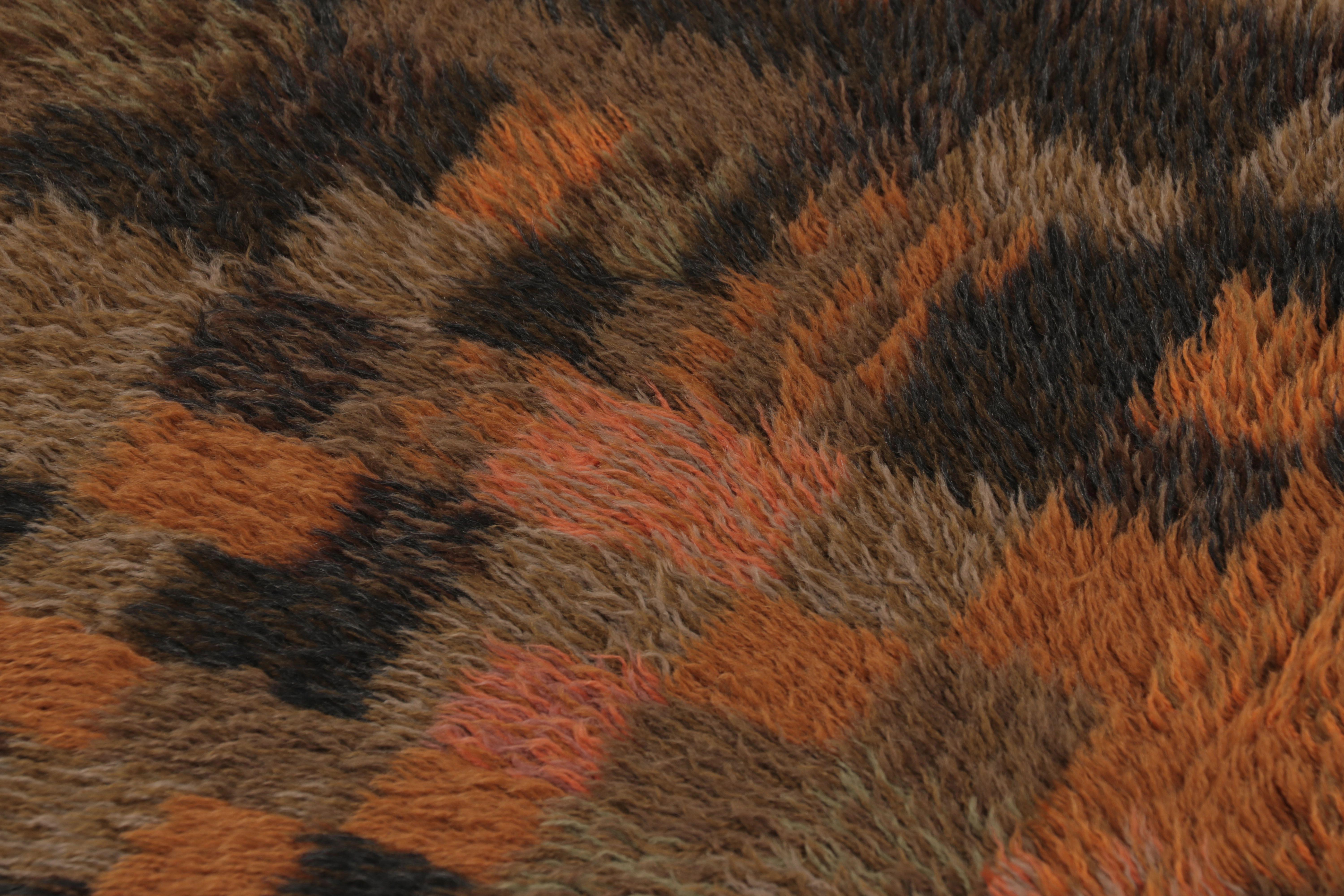 Suédois Tapis Rya suédois vintage, tons bruns avec damier abstrait - Rug & Kilim en vente