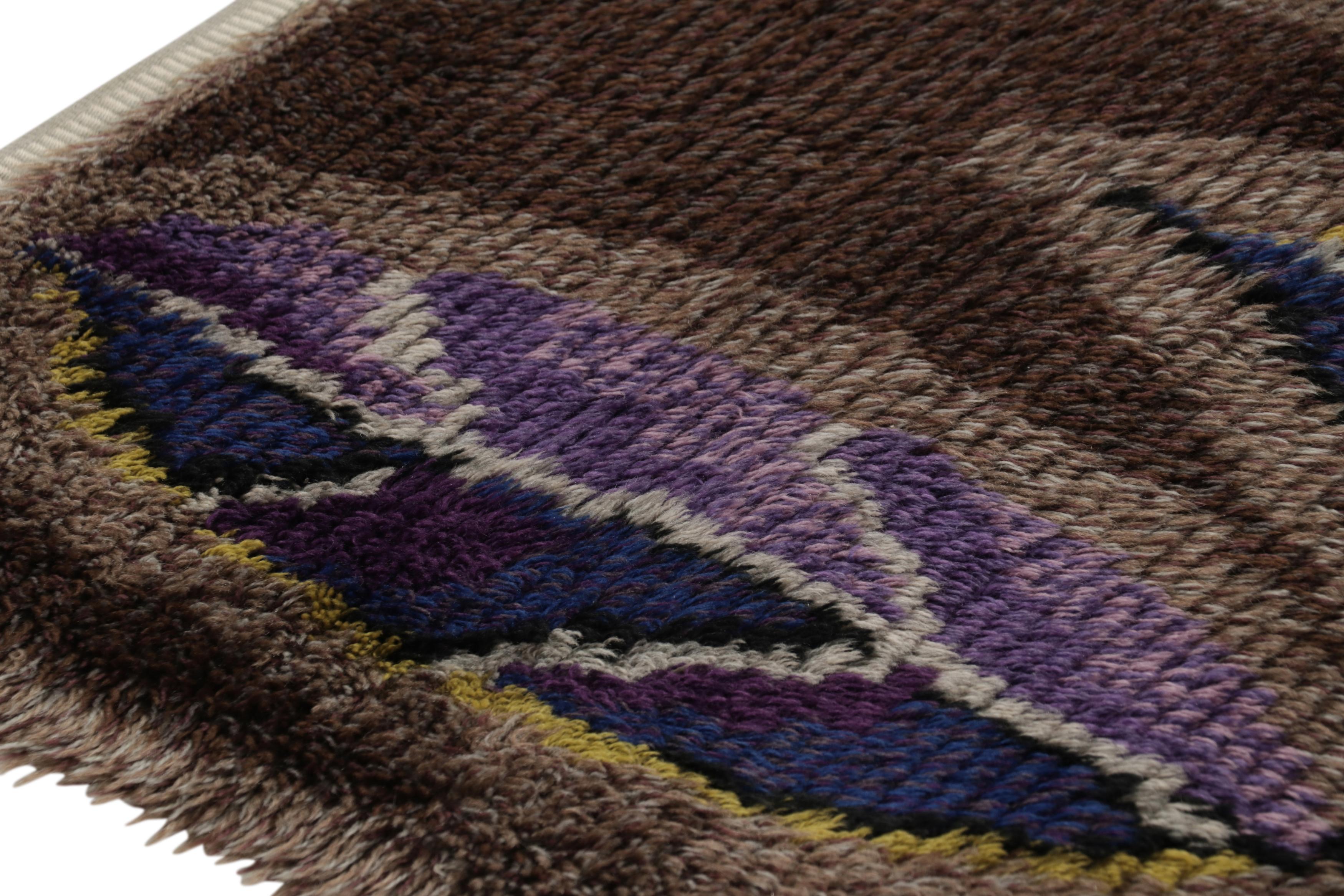 Svedese Tappeto Rya svedese vintage, marrone con fiori scandinavi a foglie - Rug & Kilim in vendita