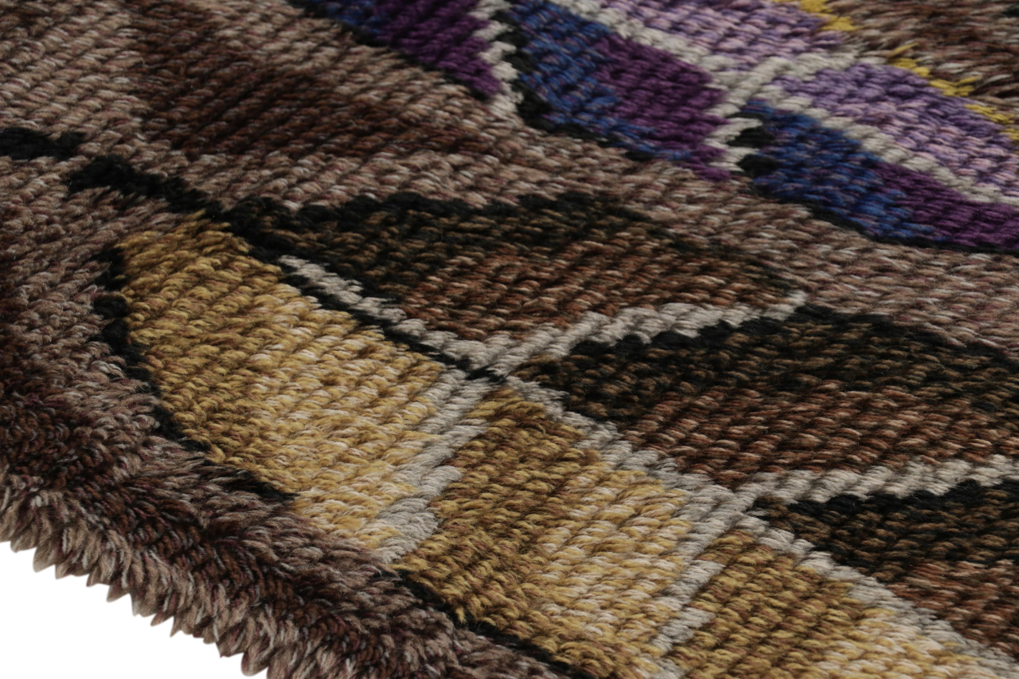 Tappeto Rya svedese vintage, marrone con fiori scandinavi a foglie - Rug & Kilim In condizioni buone in vendita a Long Island City, NY