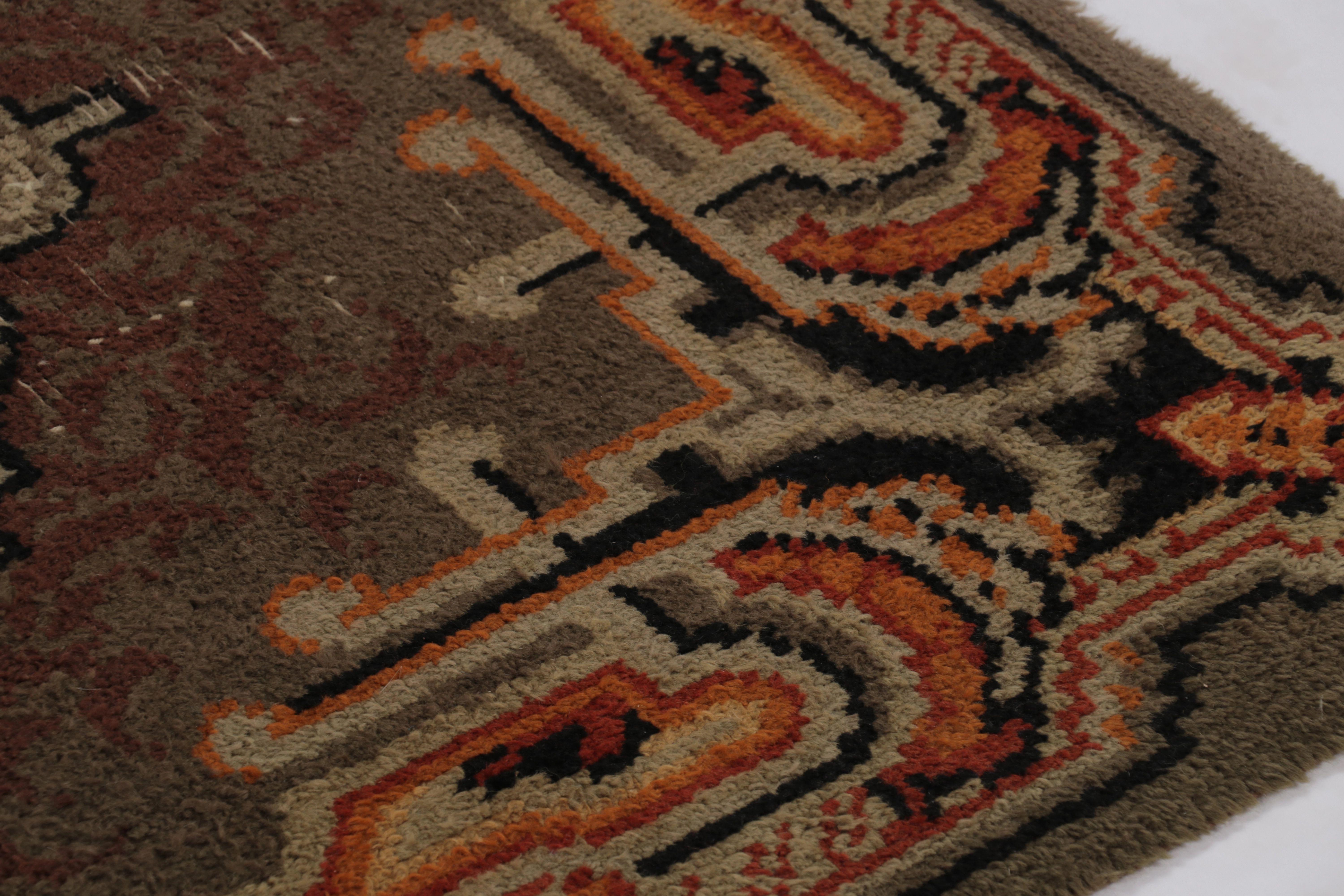 Schwedischer Vintage Rya Teppich, braun mit aufwendigem geometrischem Medaillon - Rug & Kilim im Zustand „Gut“ im Angebot in Long Island City, NY