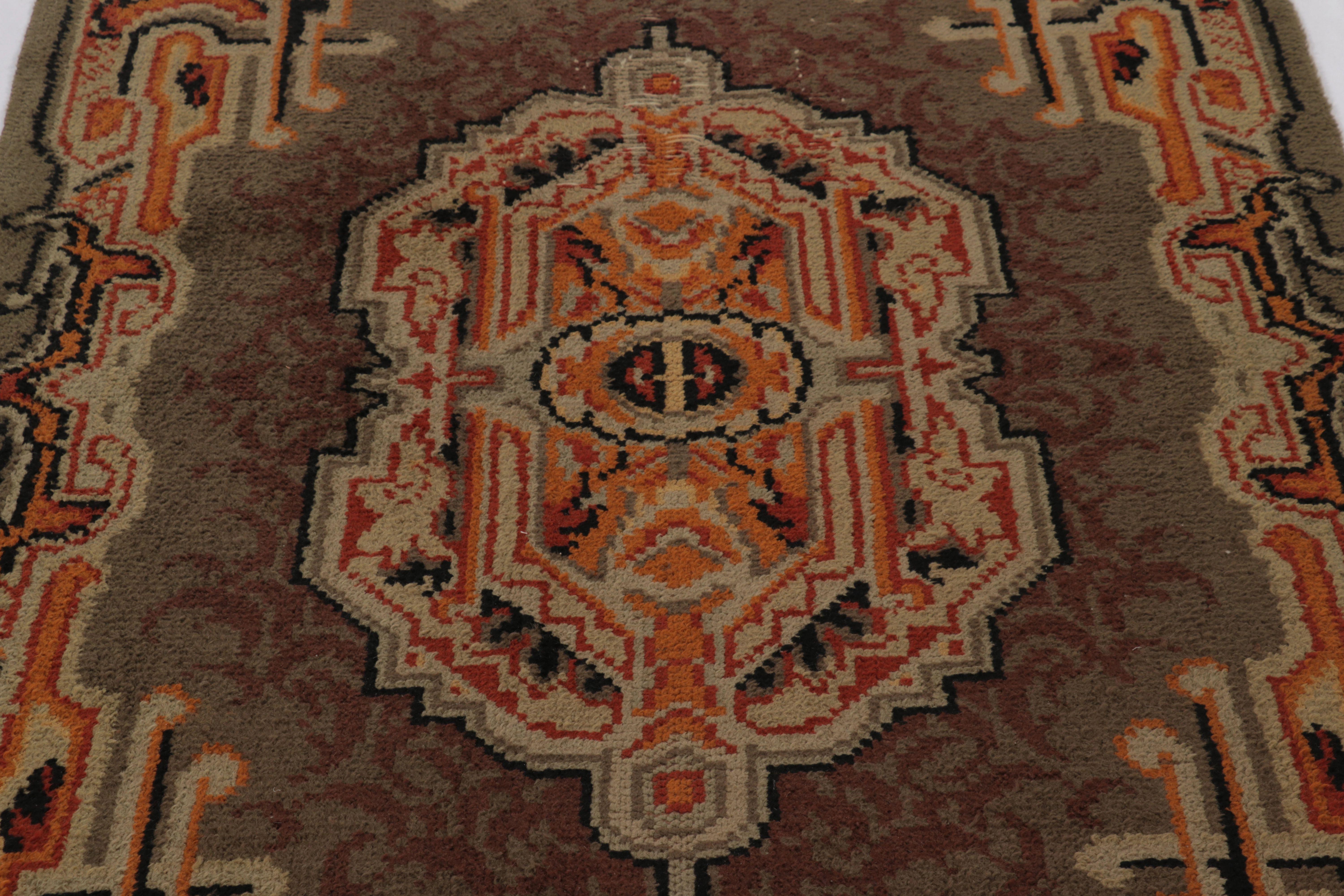 Schwedischer Vintage Rya Teppich, braun mit aufwendigem geometrischem Medaillon - Rug & Kilim (Mitte des 20. Jahrhunderts) im Angebot