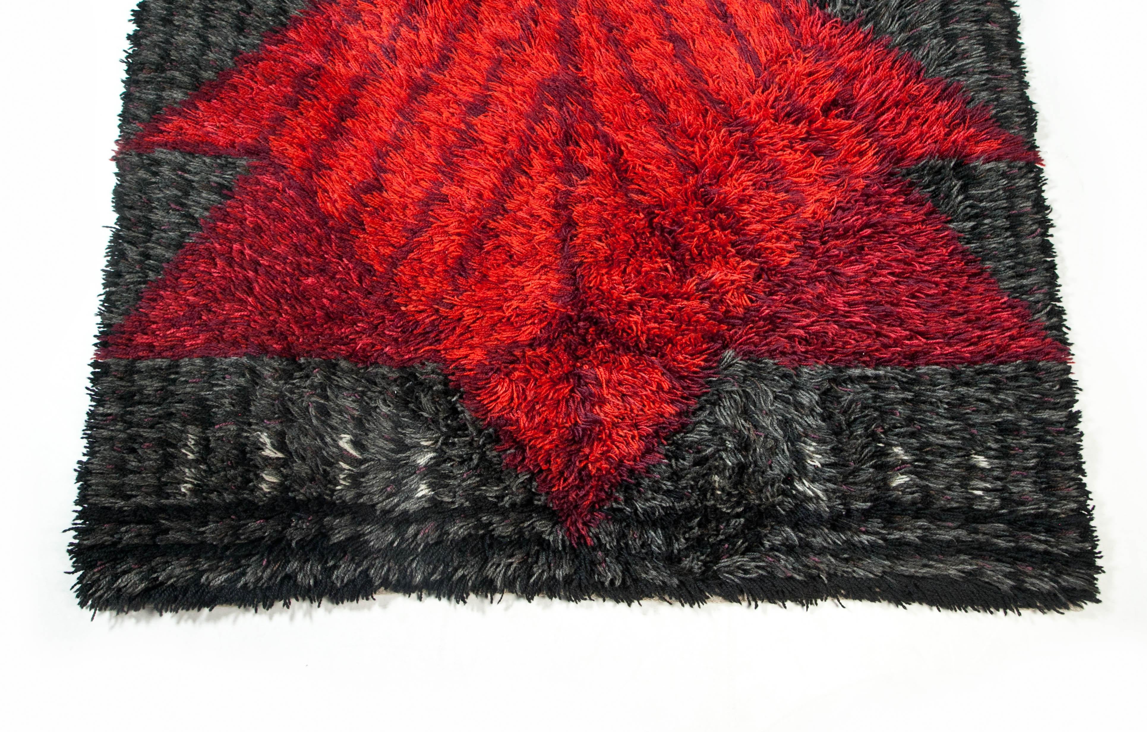 Wool Vintage Swedish Rya Rug, Dark Grey and Red Patterned, Sweden, 1970s
