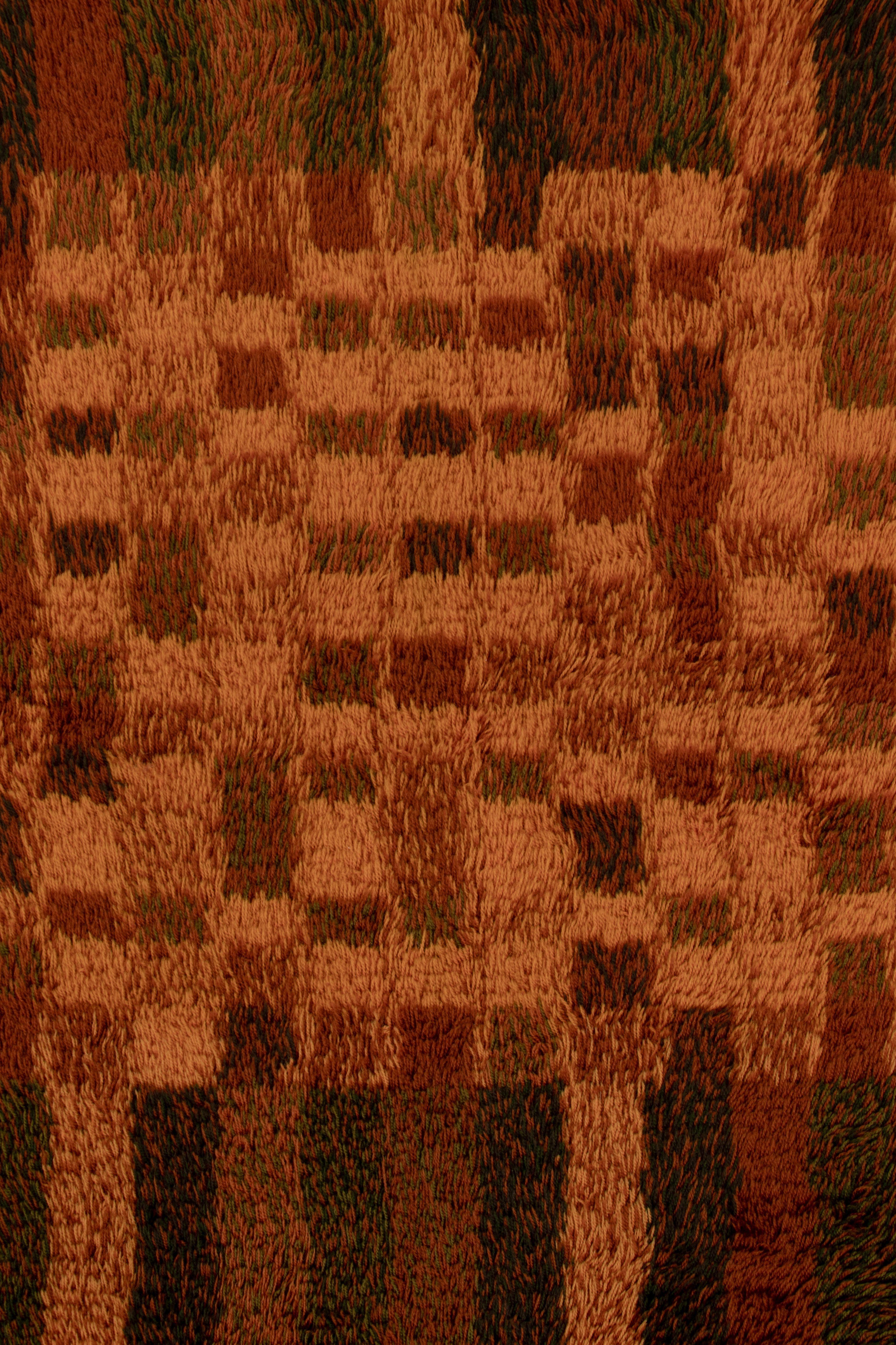 Tapis Rya suédois vintage, géométrie superposée dans les tons de terre - Rug & Kilim Bon état - En vente à Long Island City, NY