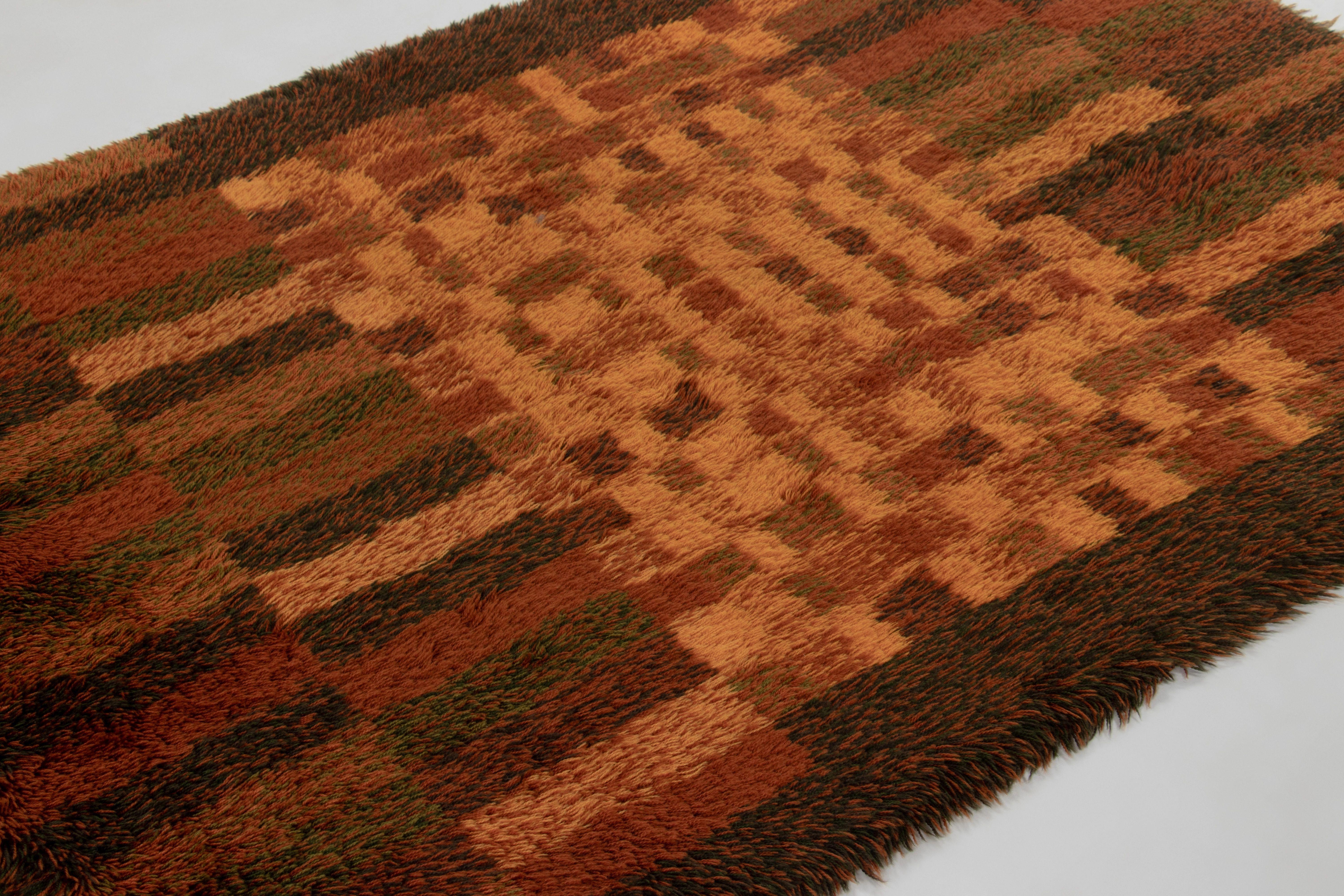 Milieu du XXe siècle Tapis Rya suédois vintage, géométrie superposée dans les tons de terre - Rug & Kilim en vente