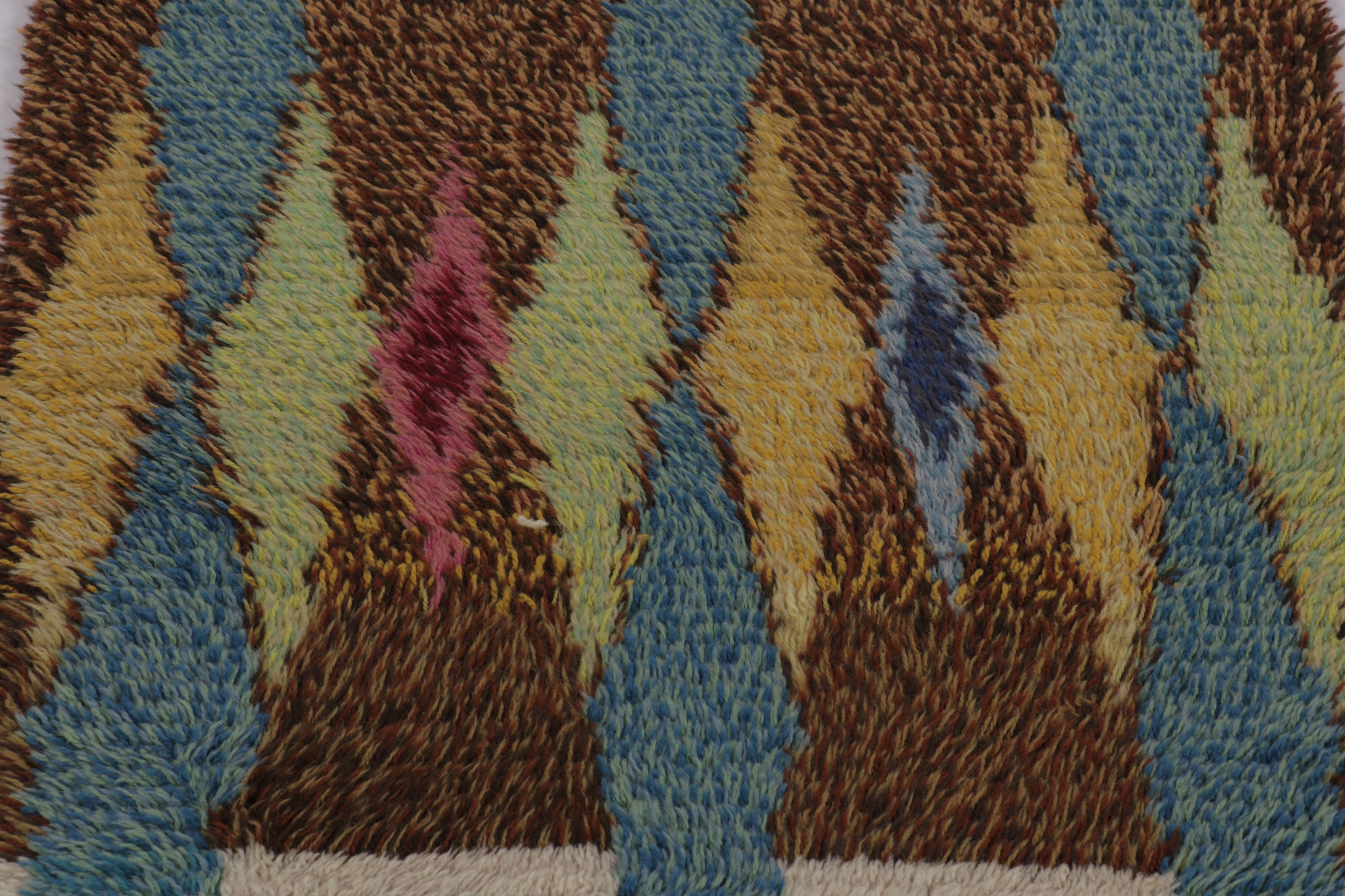 Scandinavo moderno Tappeto vintage svedese Rya, tonalità della terra, geometria scandinava a diamante - Rug & Kilim in vendita