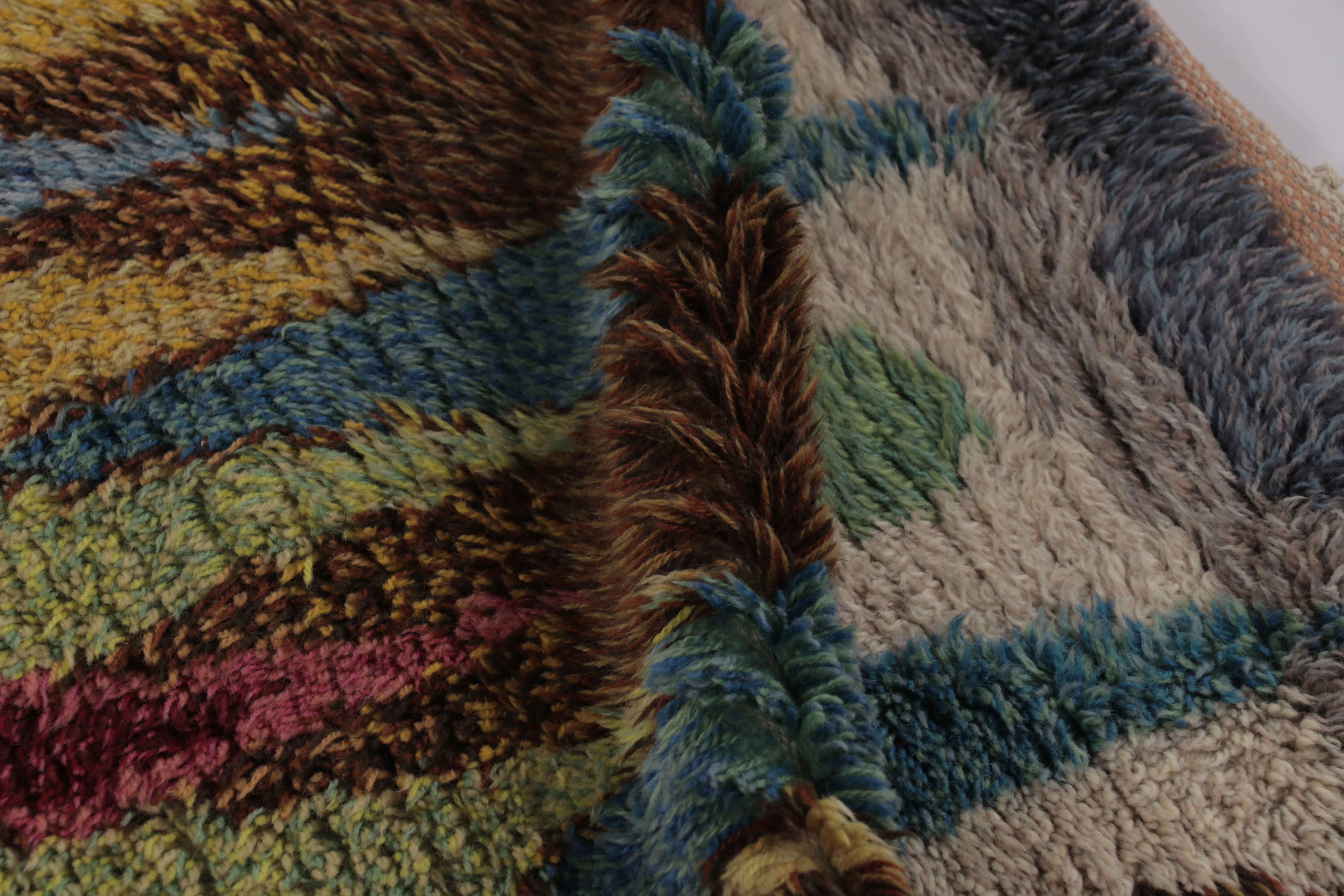 Metà XVII secolo Tappeto vintage svedese Rya, tonalità della terra, geometria scandinava a diamante - Rug & Kilim in vendita