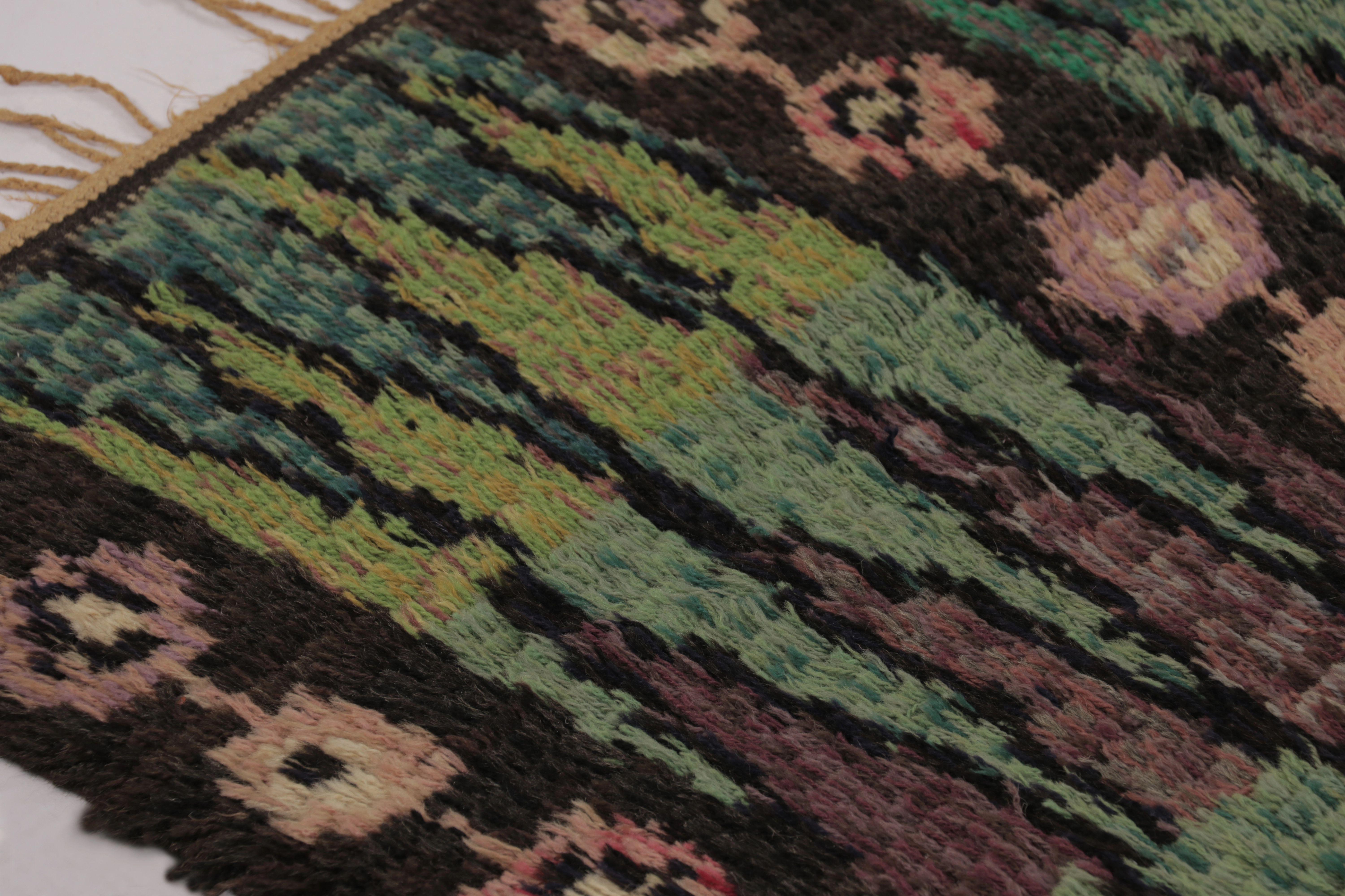 Milieu du XXe siècle Tapis Rya suédois vintage, motifs scandinaves verts et bruns - Rug & Kilim en vente