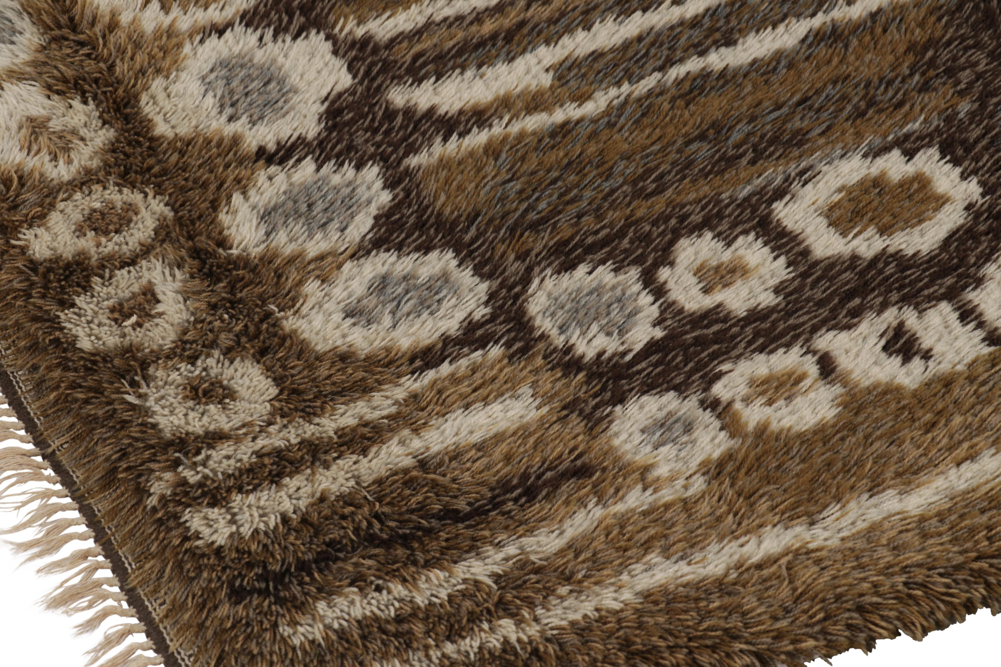 Alfombra sueca vintage Rya en beige-marrón con motivos geométricos - Rug & Kilim Sueco en venta