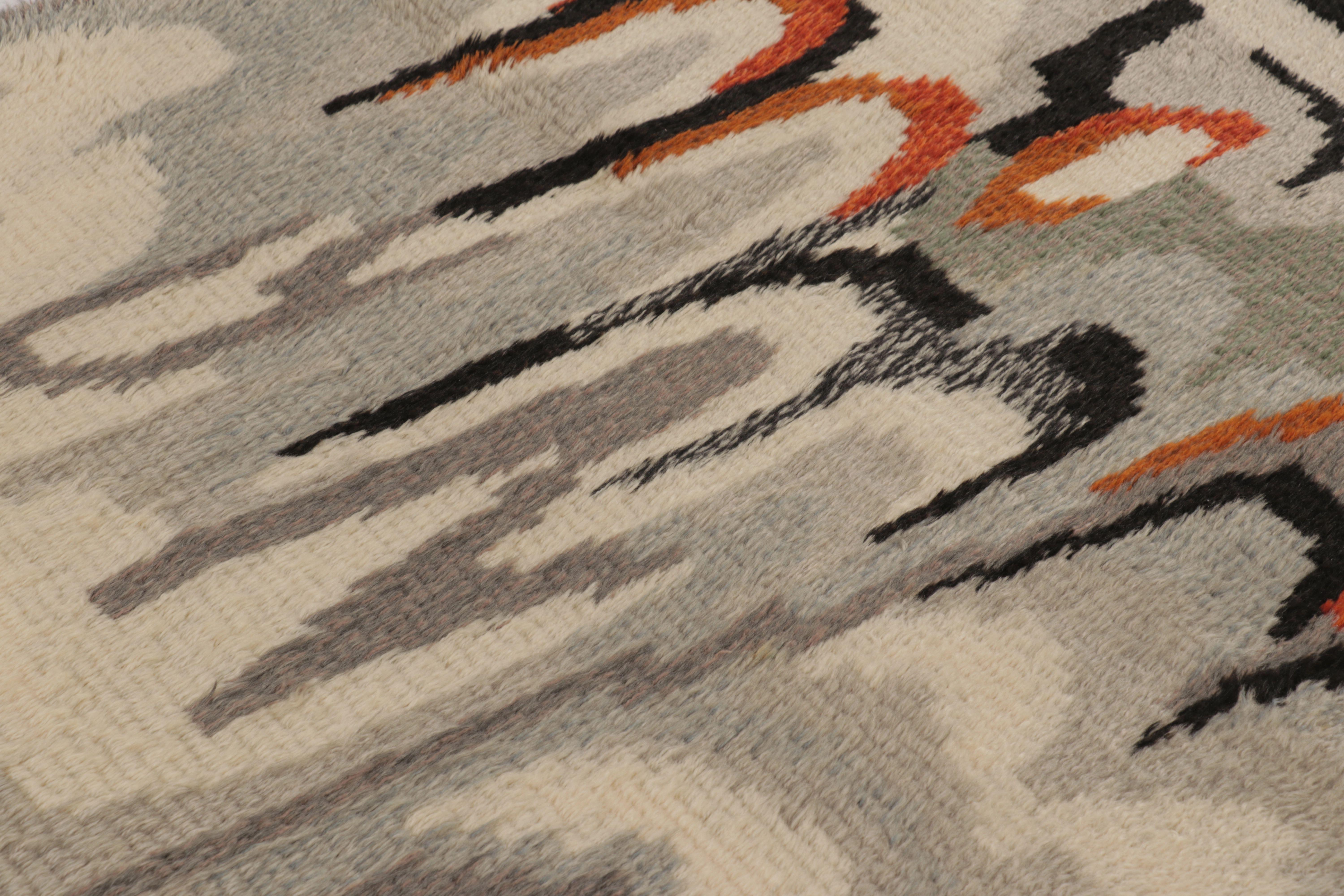 Annodato a mano in lussureggiante lana a pelo alto in Svezia intorno al 1960-1970, questo tappeto vintage Rya svedese 4x6 è una nuova e audace aggiunta alla collezione di tappeti scandinavi di metà secolo di Rug & Kilim, iconici e da collezione, di