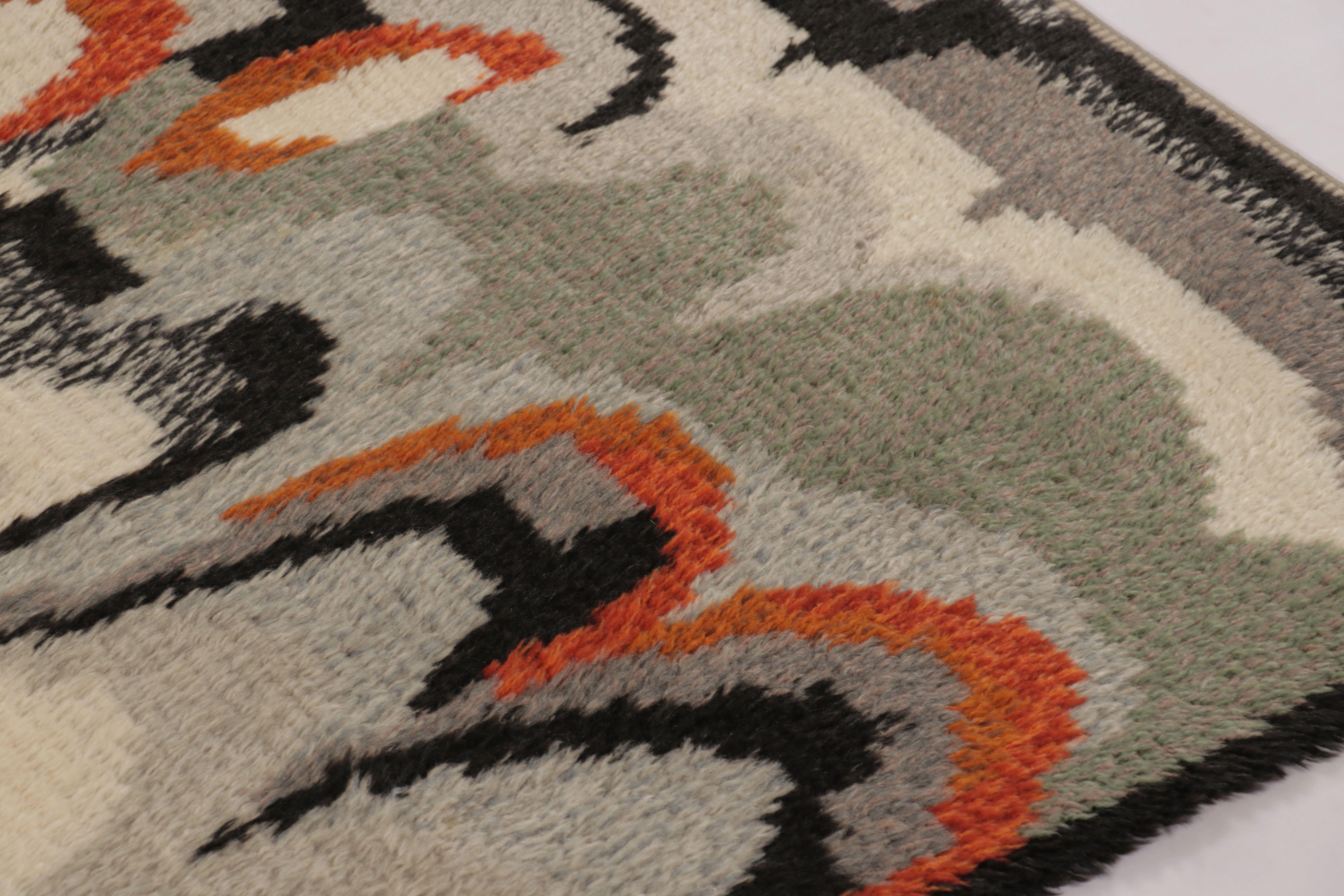 Tappeto Rya svedese vintage in beige-grigio con motivi astratti - Rug & Kilim In condizioni buone in vendita a Long Island City, NY