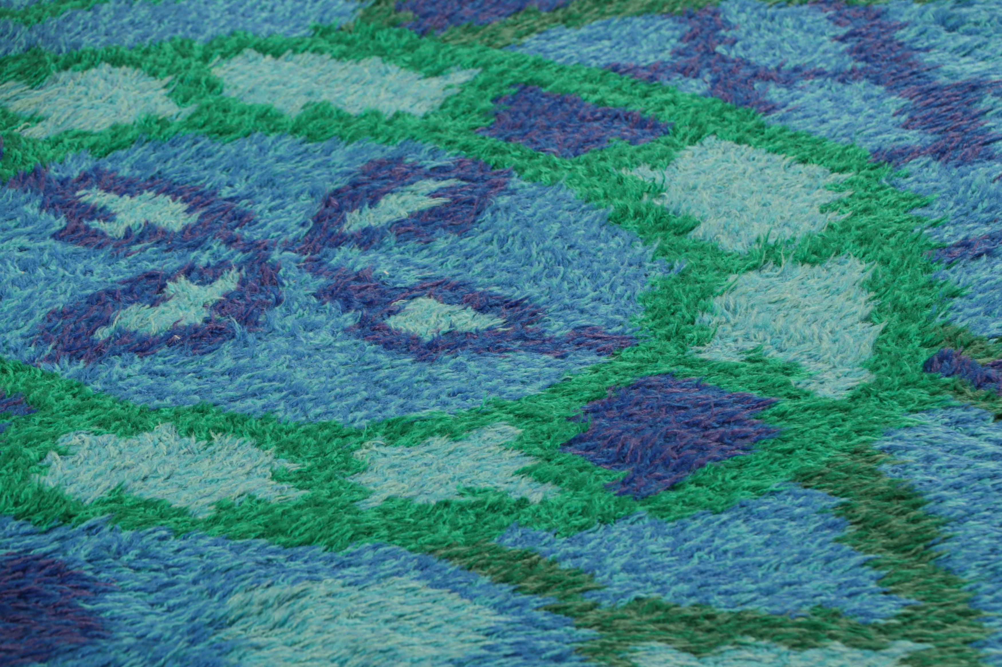 Hand-knotted in lush, high-pile wool in Sweden circa 1960-1970, this 5x7 vintage Swedish Rya rug is a bold new addition to Rug & Kilim’s curation of rare and collectible mid-century rugs of this provenance. 

On the Design: 

Connoisseurs will