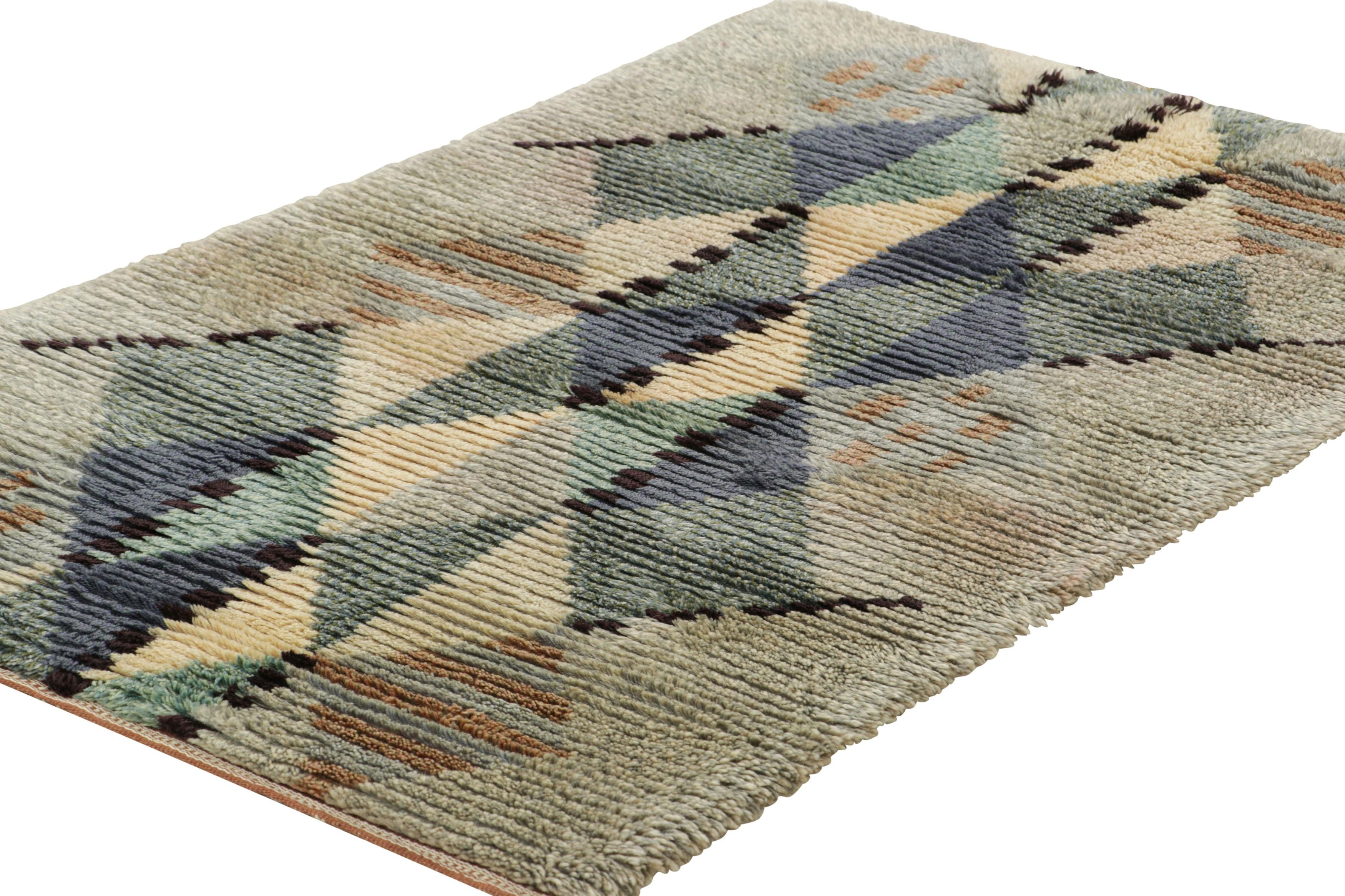 Vintage Swedish Rya Rug In Green-Beige with Geometric Pattern  Rug & Kilim In Good Condition For Sale In Long Island City, NY