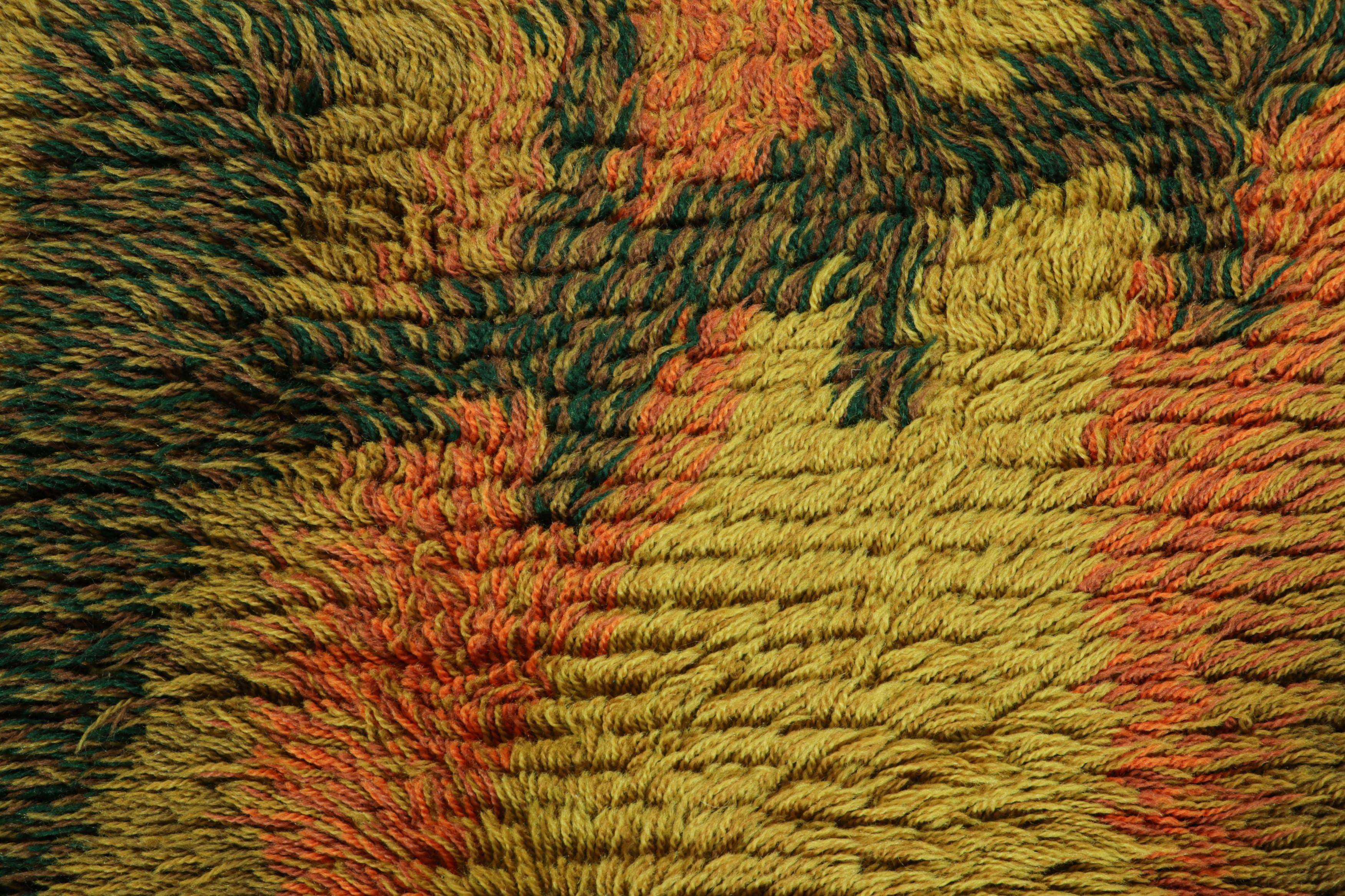 Suédois Tapis Rya suédois vintage vert avec motif géométrique  Rug & Kilim en vente