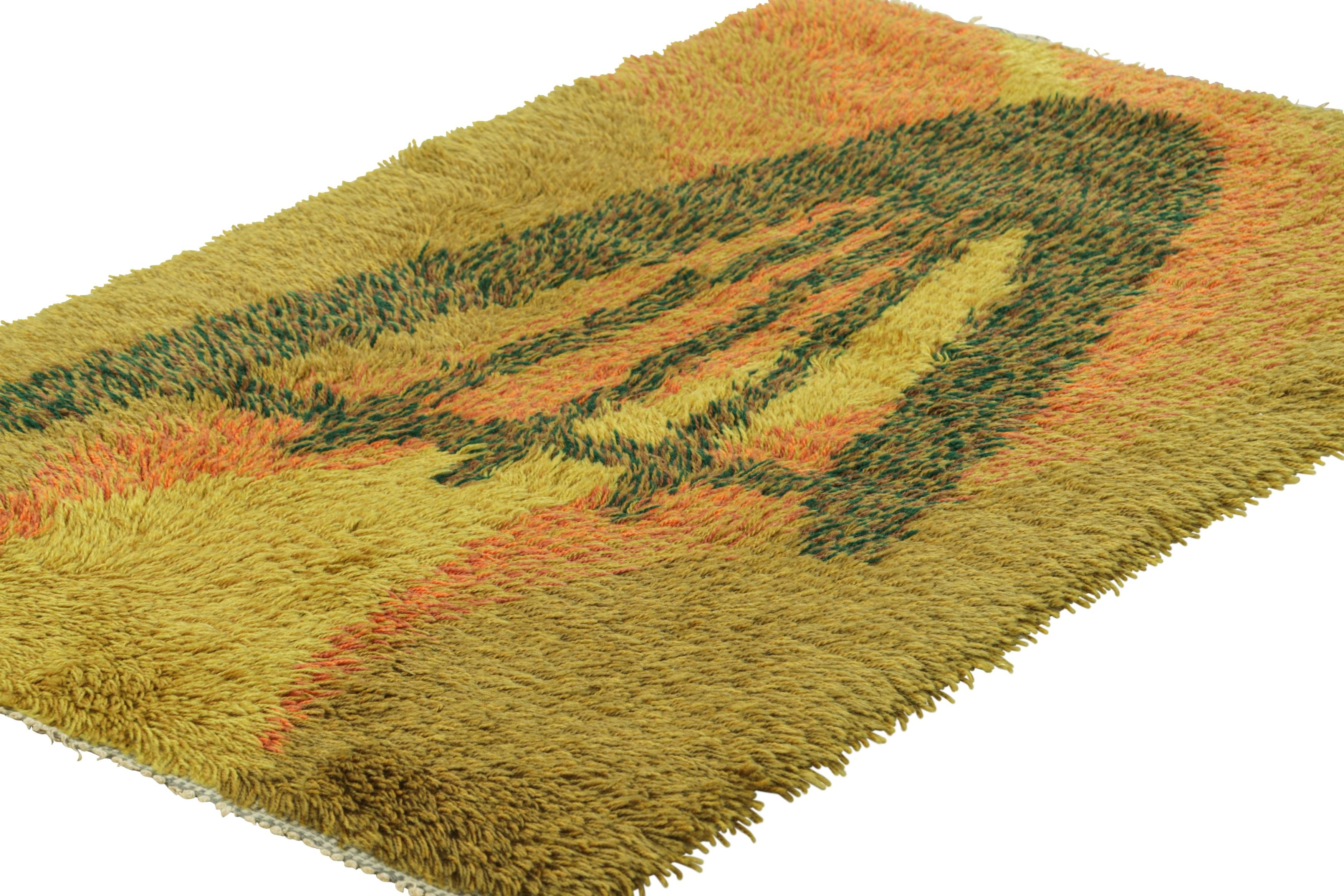 Noué à la main Tapis Rya suédois vintage vert avec motif géométrique  Rug & Kilim en vente