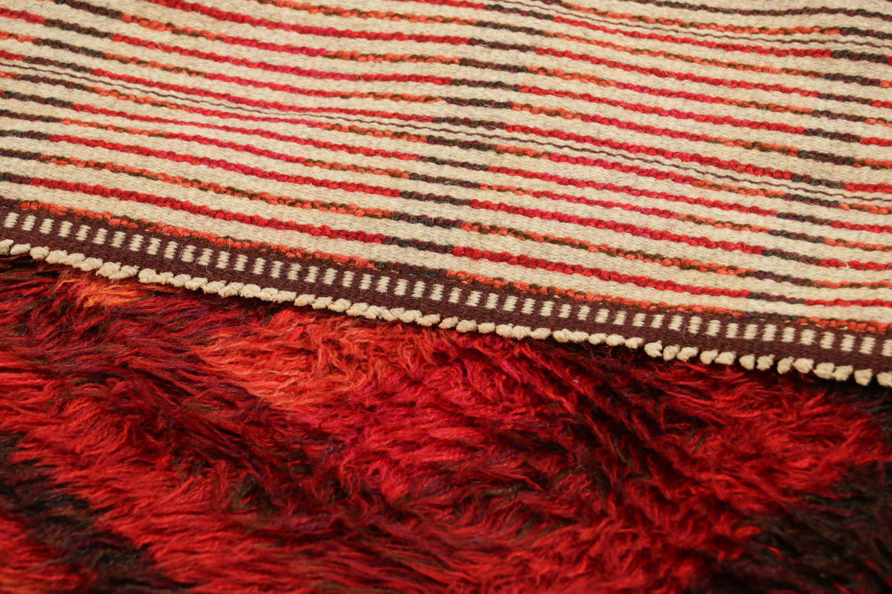 Lana Tappeto Rya svedese vintage in rosso e marrone con motivo geometrico  Rug & Kilim in vendita