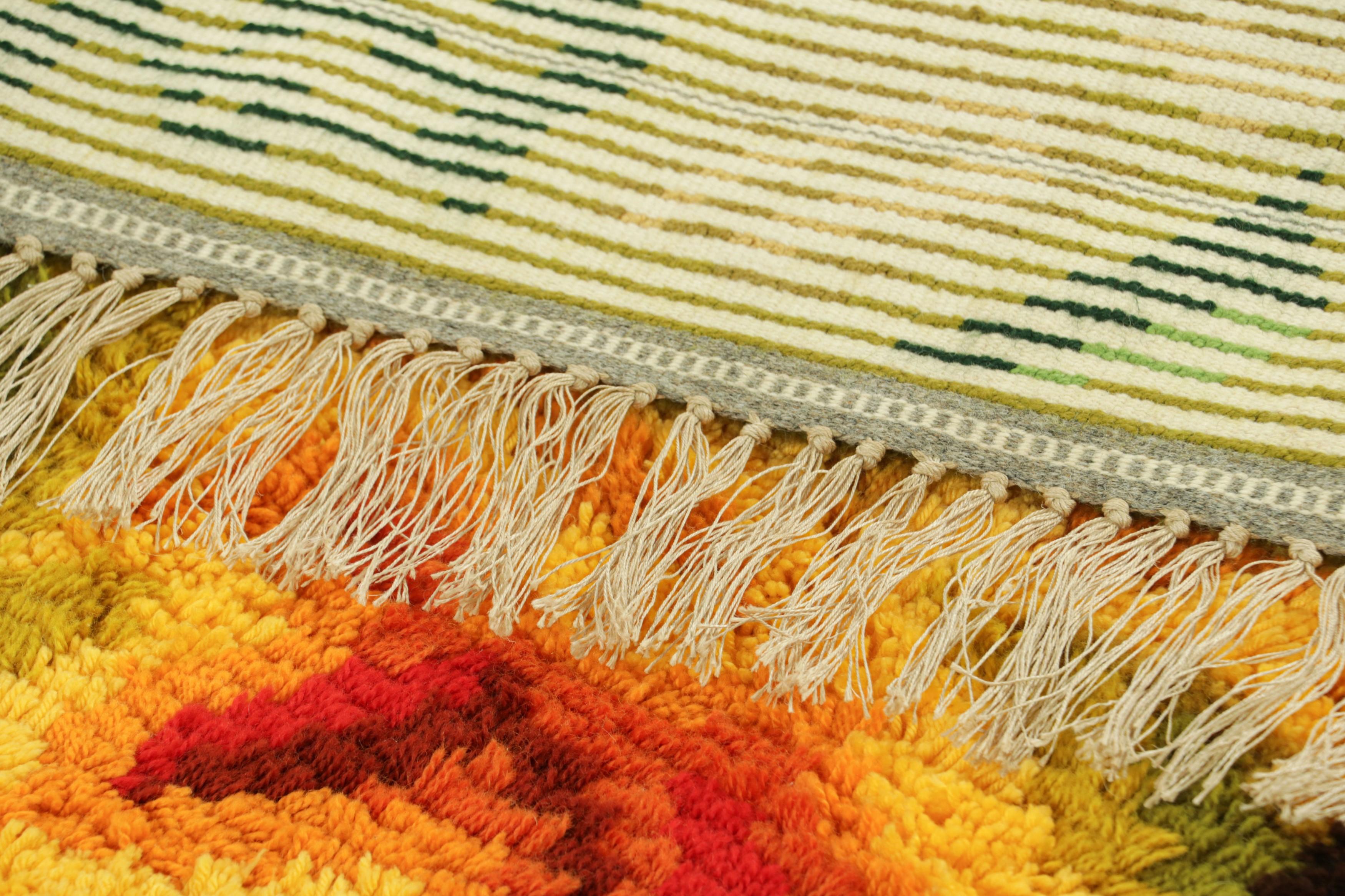 Lana Tappeto Rya svedese d'epoca in giallo e marrone con albero raffigurato  Rug & Kilim in vendita