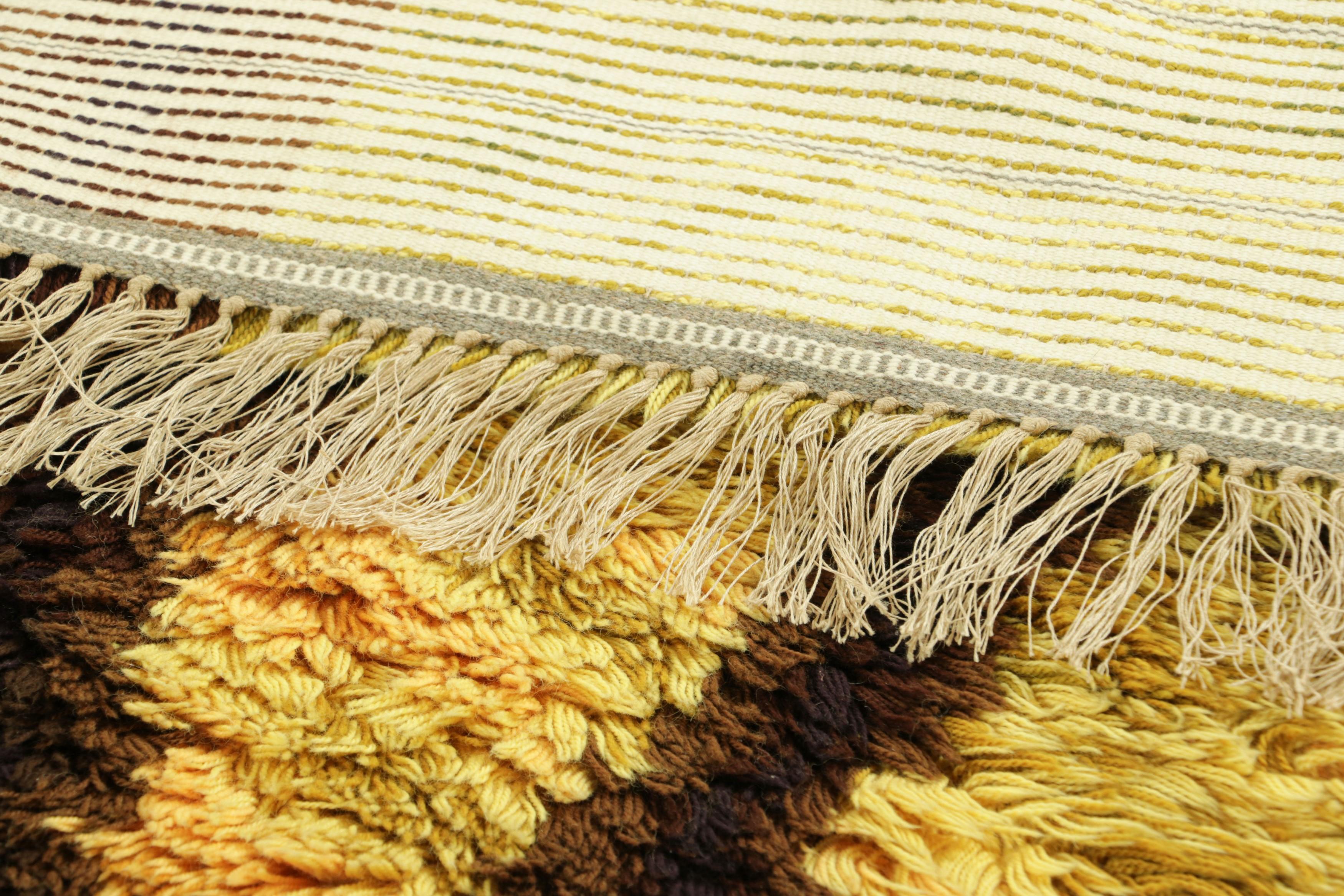 Laine Tapis Rya suédois vintage en jaune et Brown avec image d'arbre  Rug & Kilim en vente