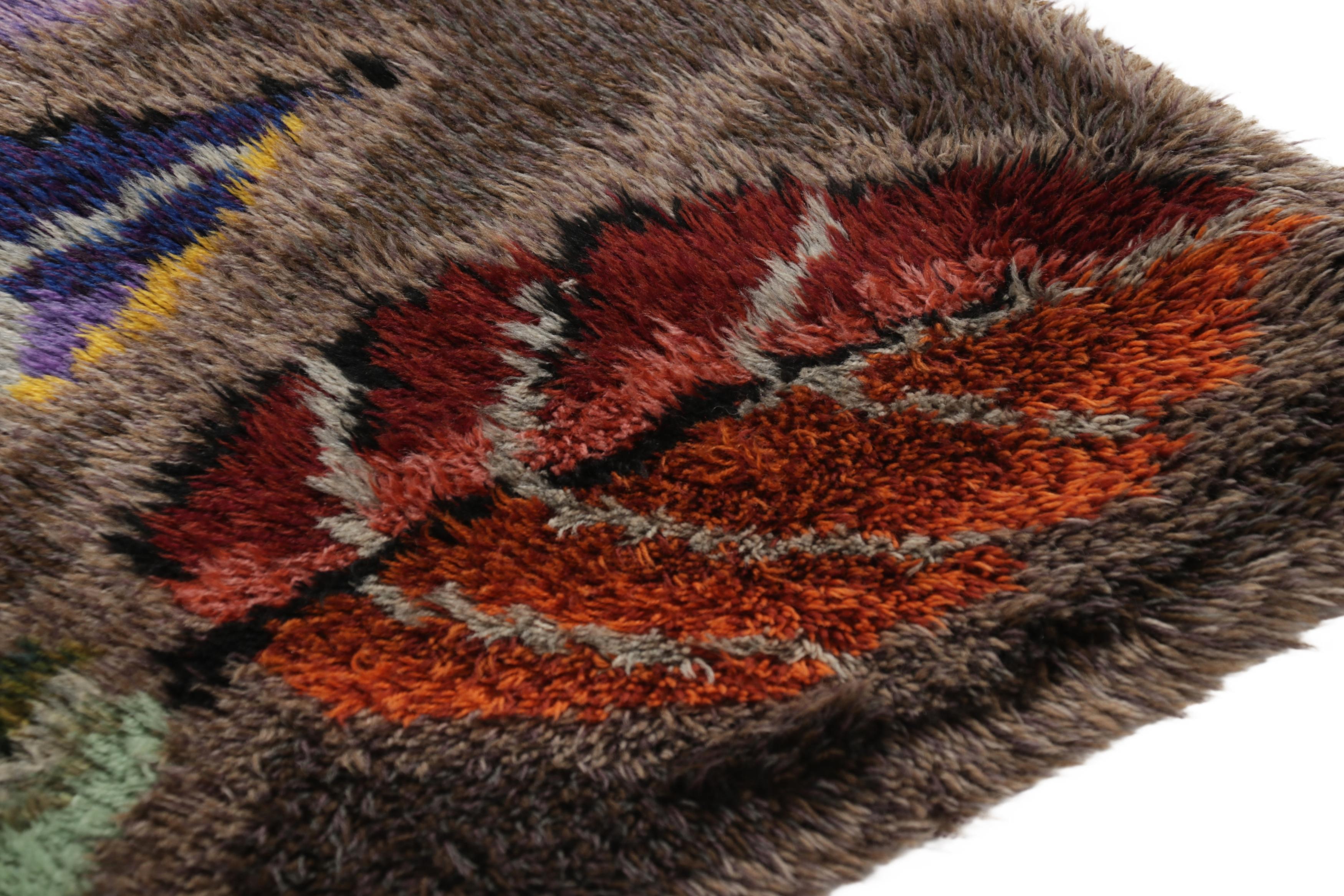 Tribale Tappeto vintage svedese Rya, grandi fiori scandinavi a foglia su sfondo marrone - Rug & Kilim in vendita