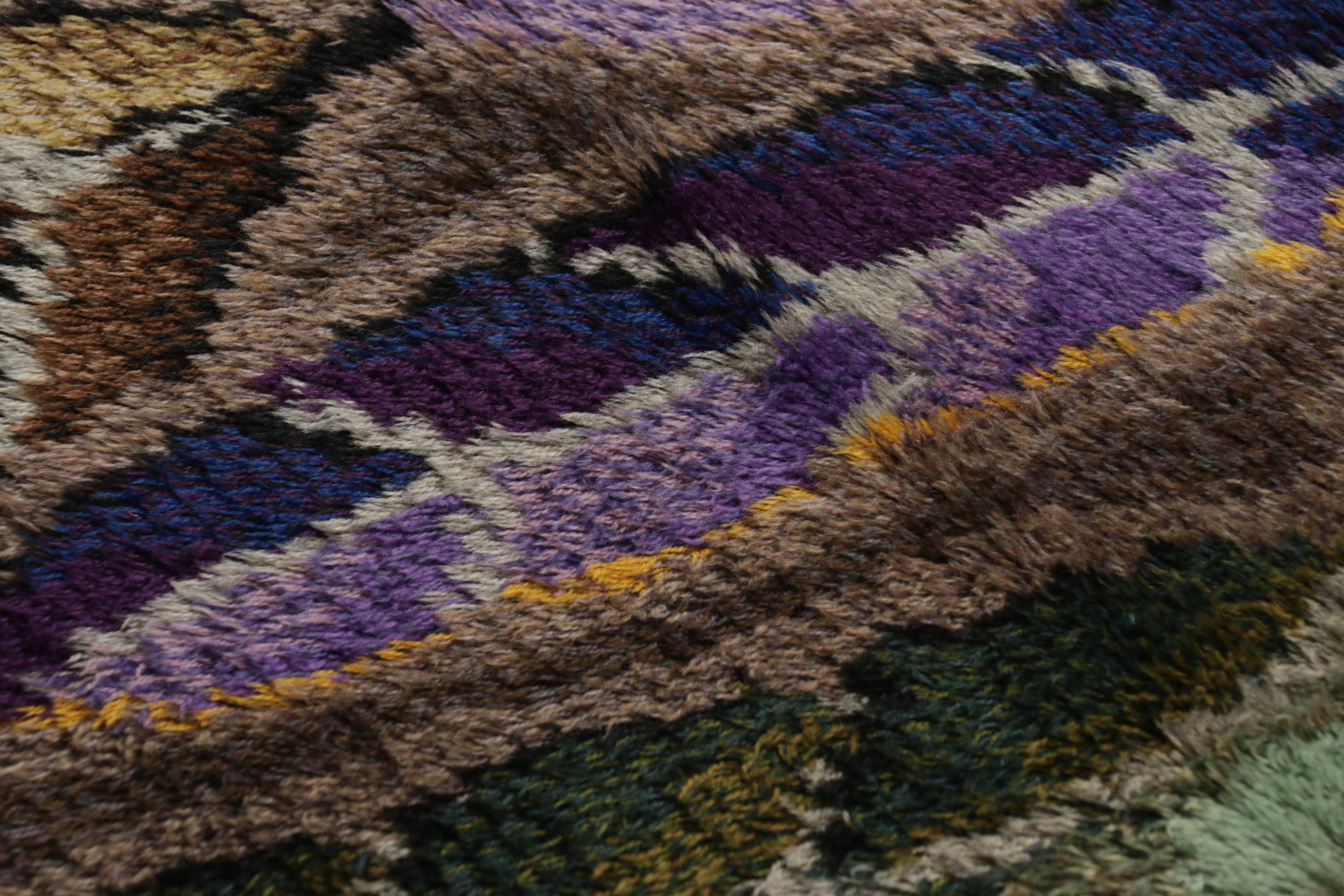 Annodato a mano Tappeto vintage svedese Rya, grandi fiori scandinavi a foglia su sfondo marrone - Rug & Kilim in vendita