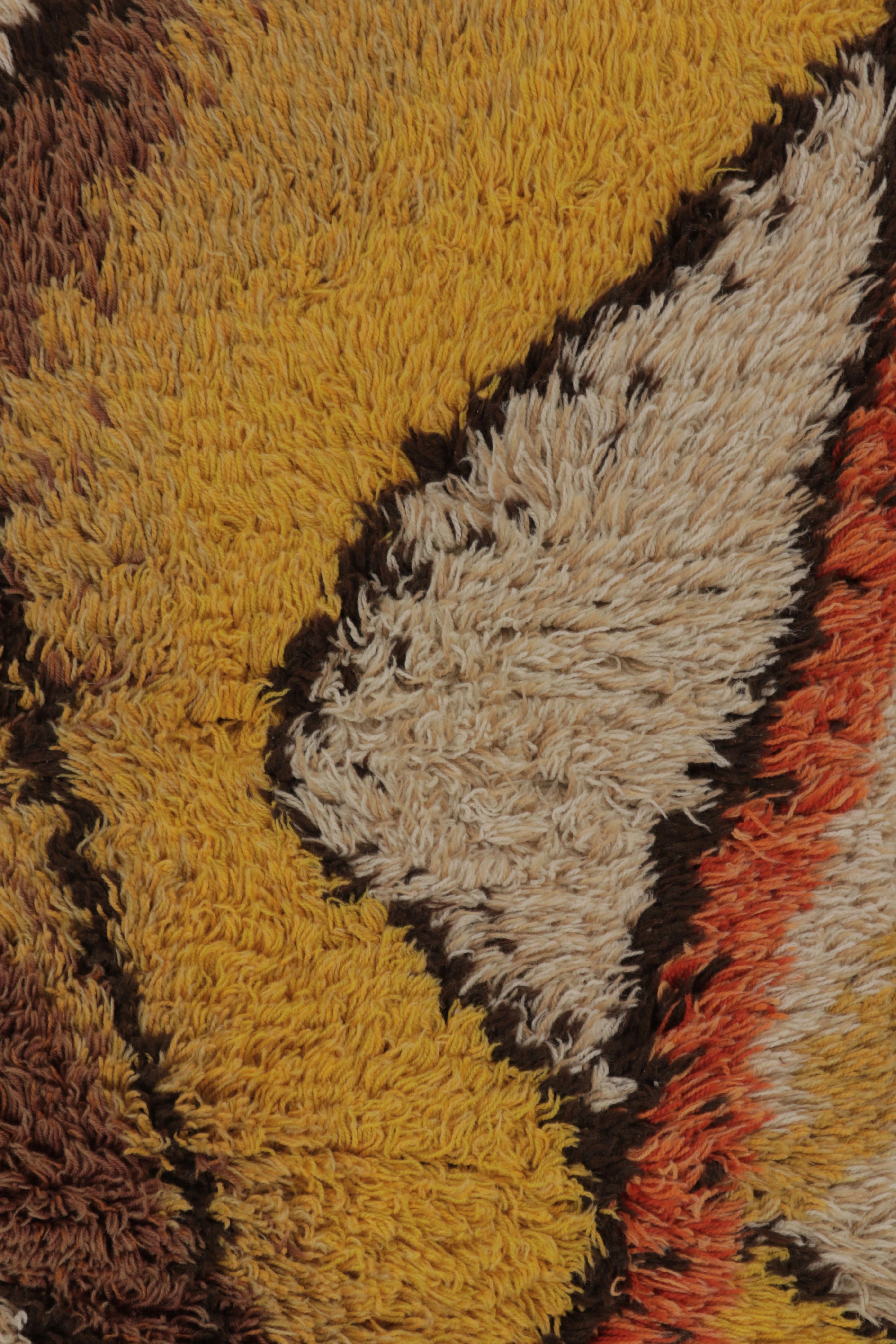 Vintage Swedish Rya Rug, Natural Beige with Organic Abstract - Rug & Kilim In Good Condition For Sale In Long Island City, NY