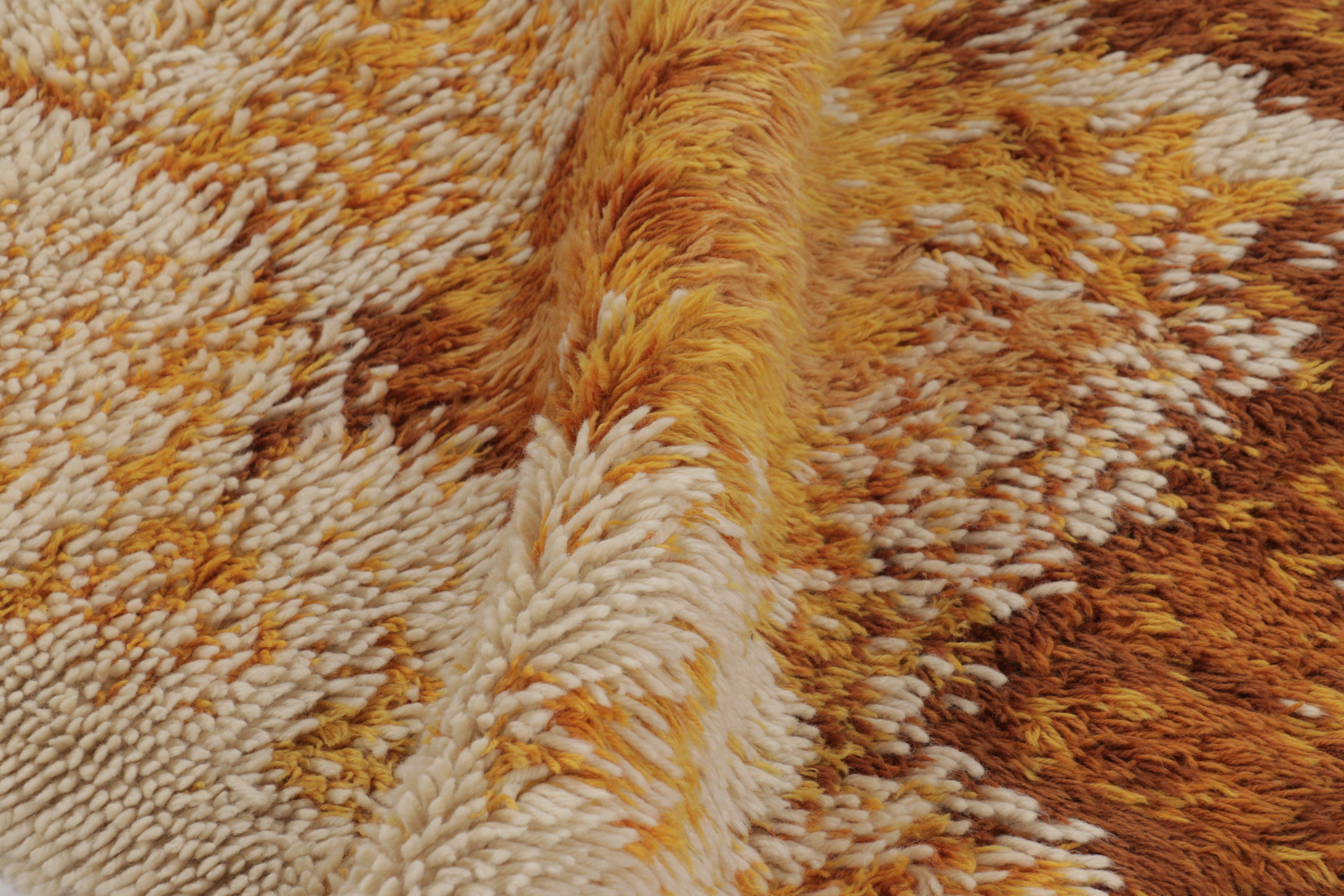 Milieu du XXe siècle Tapis Rya suédois vintage, beige naturel avec motifs abstraits ensoleillés - Rug & Kilim en vente